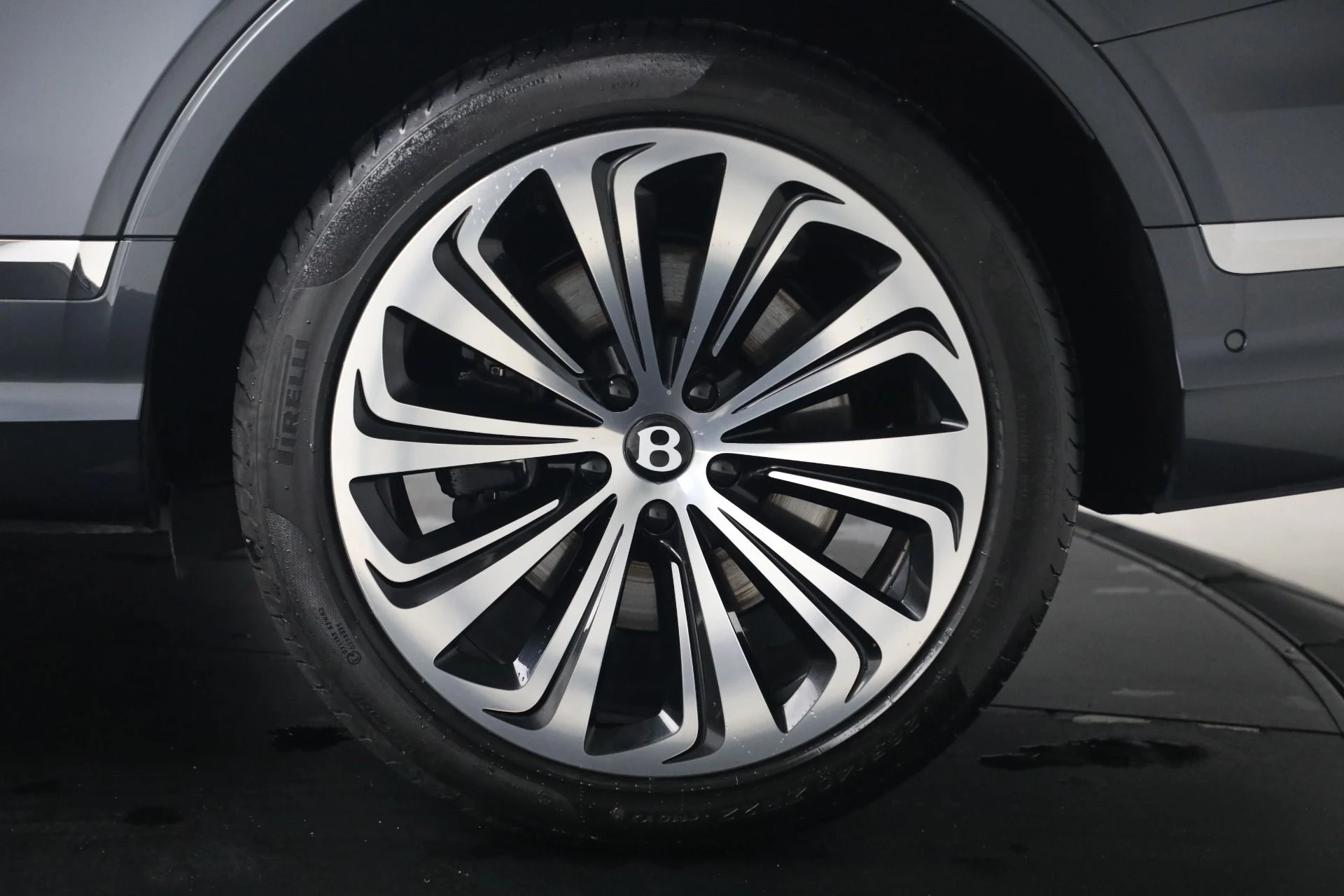 mph014_1264700636_Used_2026_Bentley_Bentayga_EWB_Azure_V8_1788463018_1b170063c5