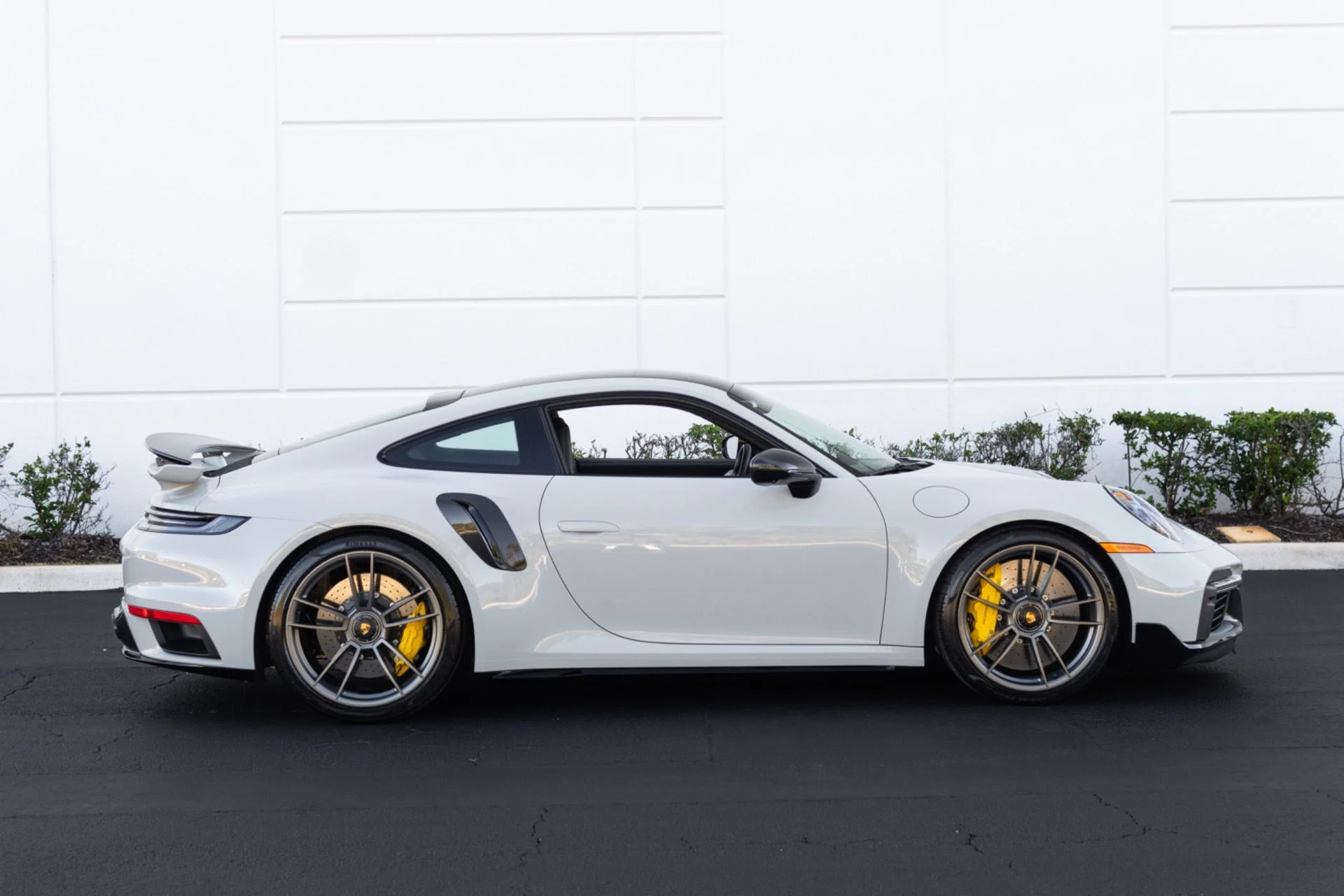 mph014_1266563638_Used_2025_Porsche_911_Turbo_S_1770437423_400e1c1387