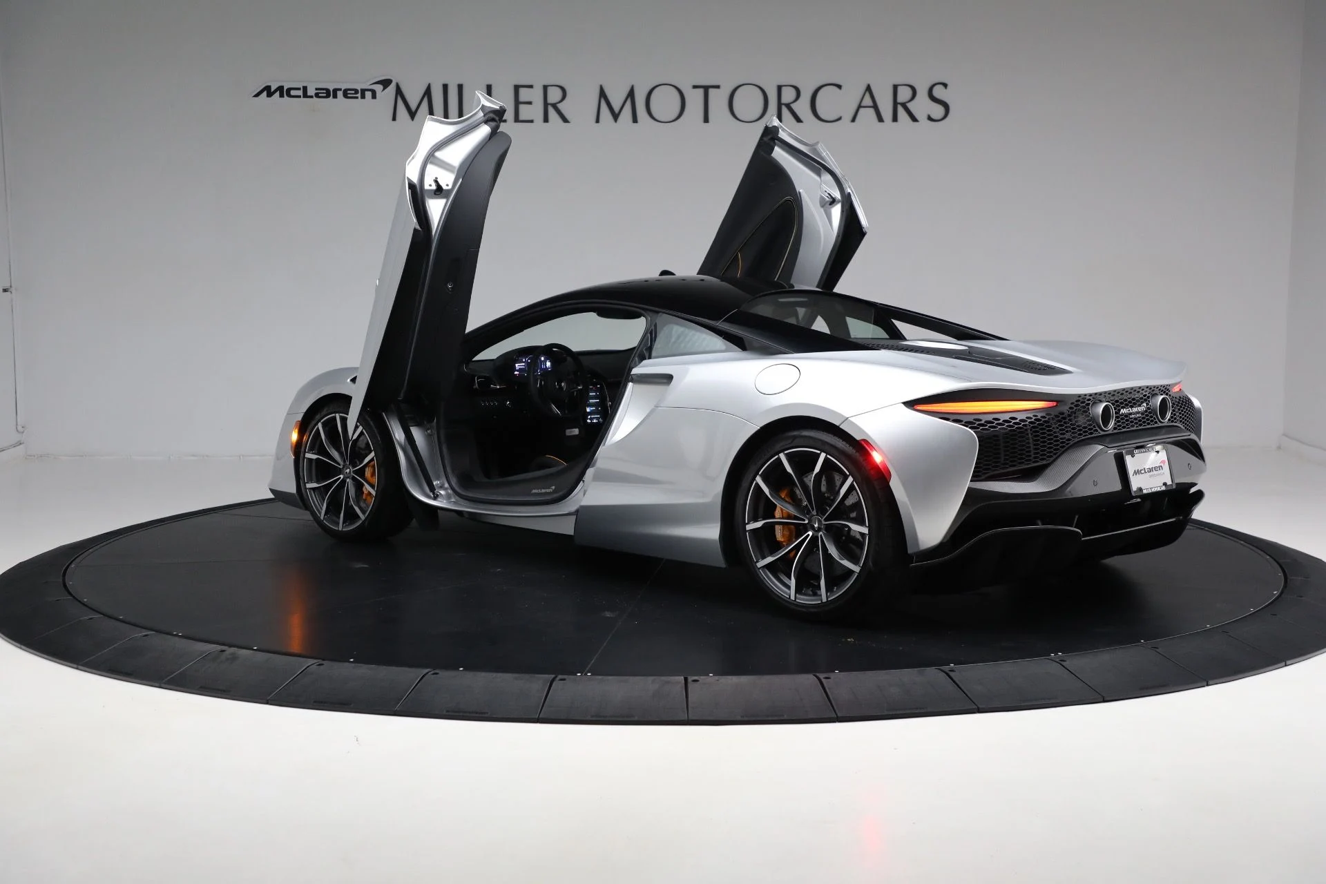 mph014_1267720135_Used_2023_Mc_Laren_Artura_Vision_e197059315