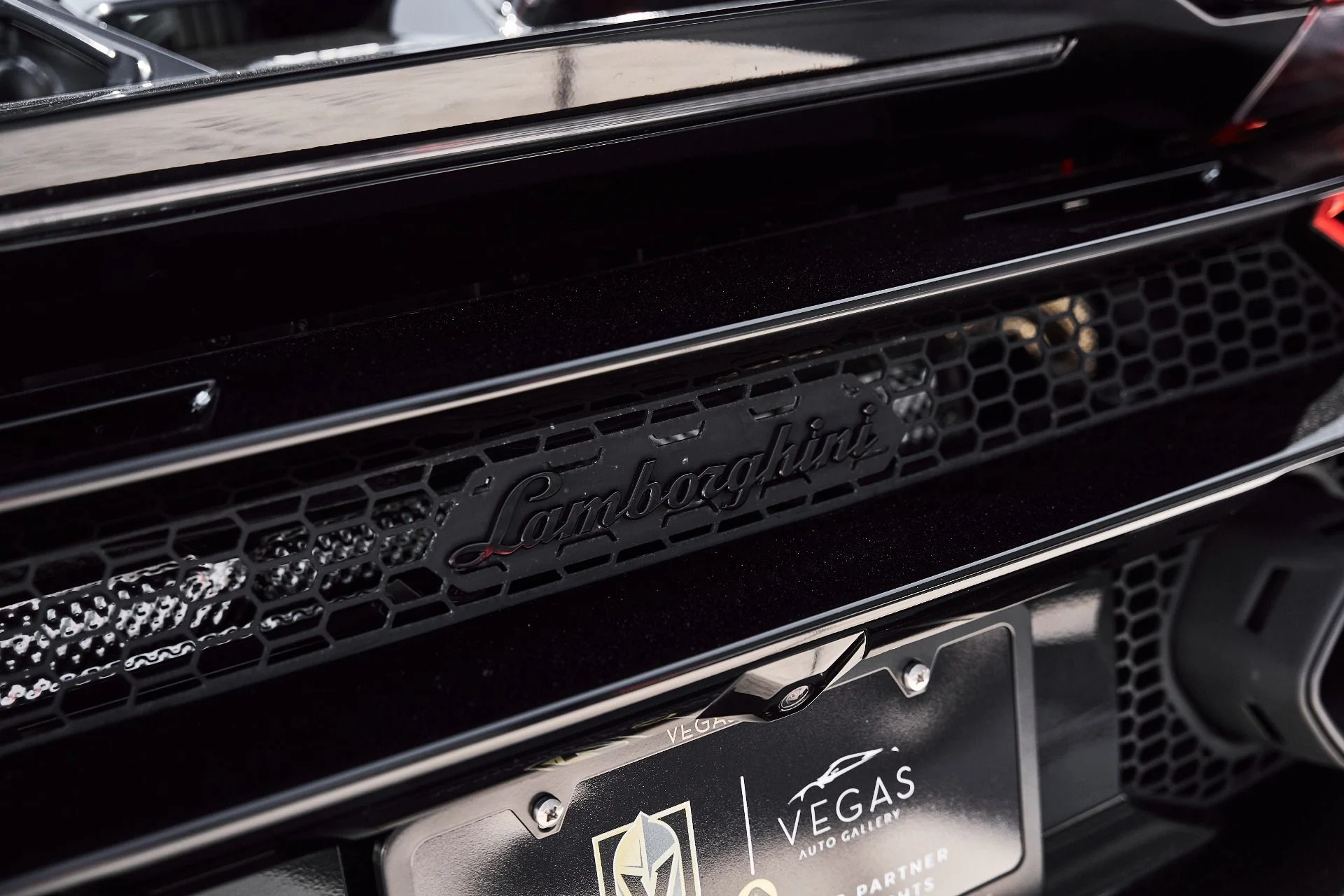 mph014_127640365_Used_2023_Lamborghini_Huracan_Tecnica_Base_1776477072_3179fbe7b1