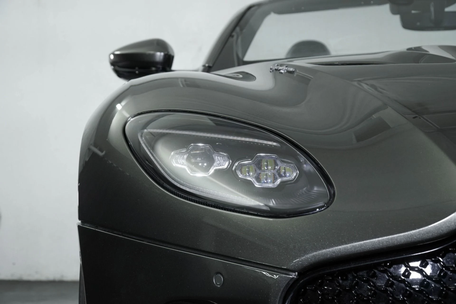 mph014_1279773776_Used_2020_Aston_Martin_DBS_Superleggera_1765307878_65c7b429f1