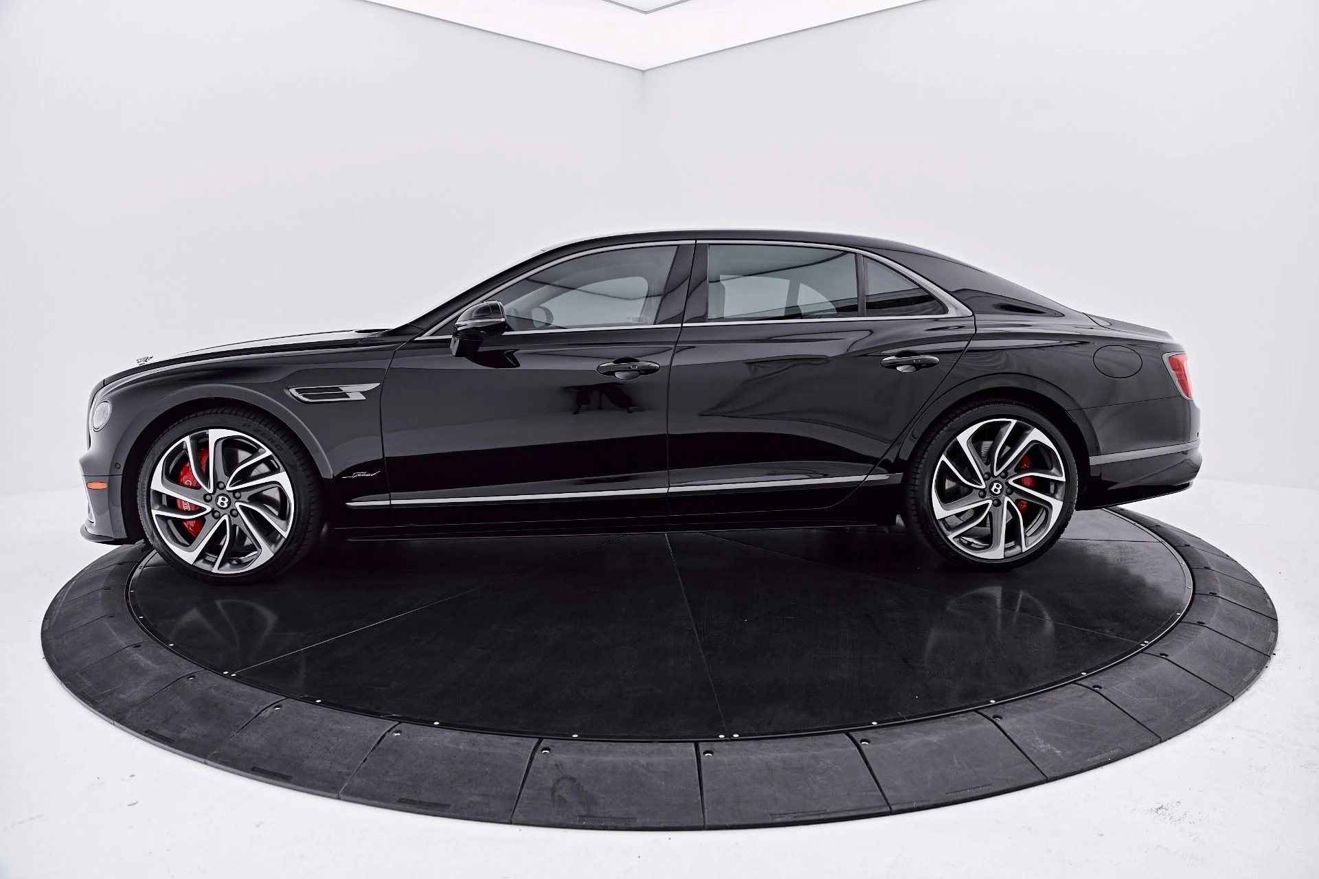 mph014_1281339669_Used_2025_Bentley_Flying_Spur_Speed_1786412178_52f4332075