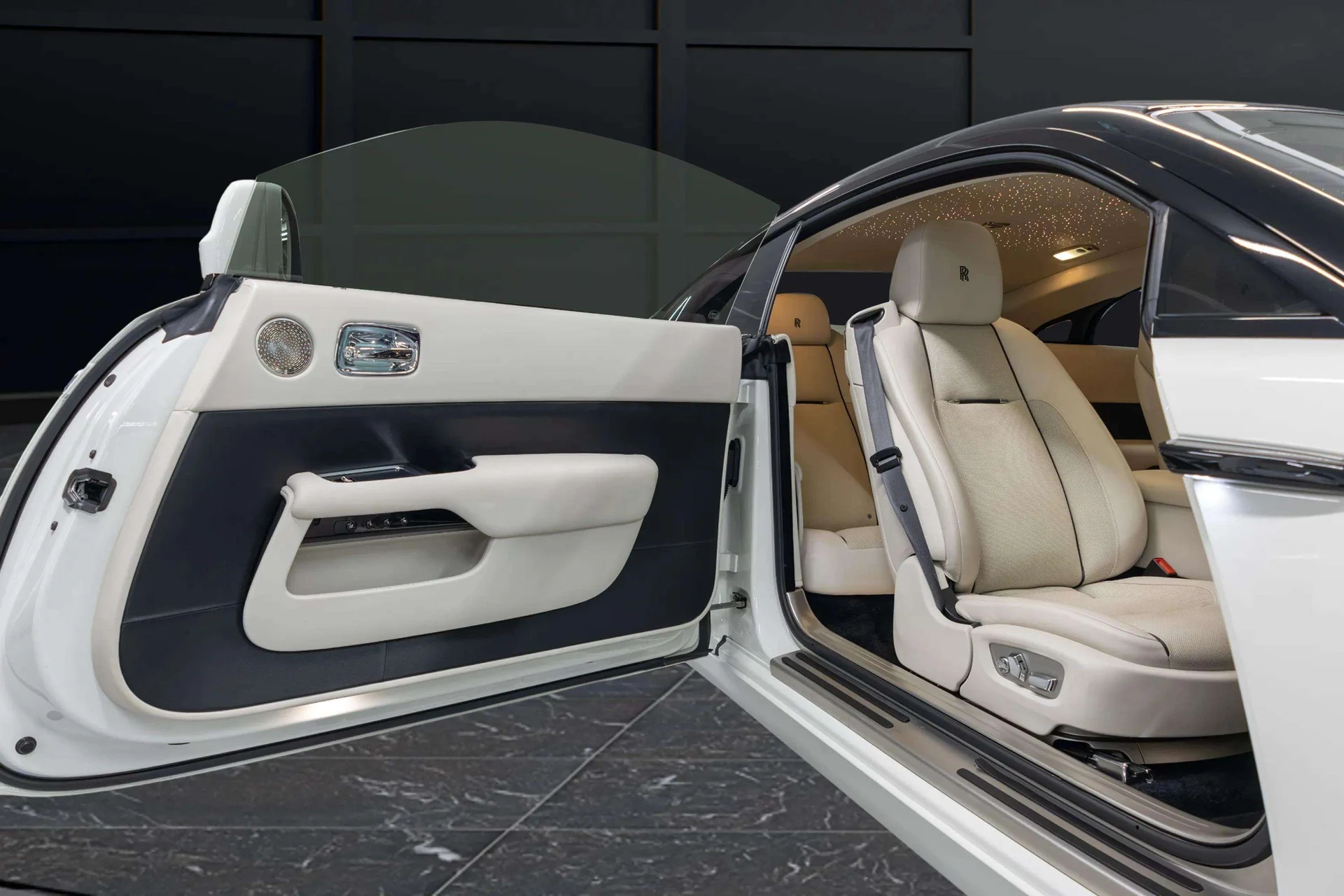 mph014_1281451456_305b8004_0bb3_43d4_a858_6a1e4cb22704_201720_Rolls_Royce20_Wraith2028_SCA_665_C56_HUX_8653929_14_96f81c3ef5