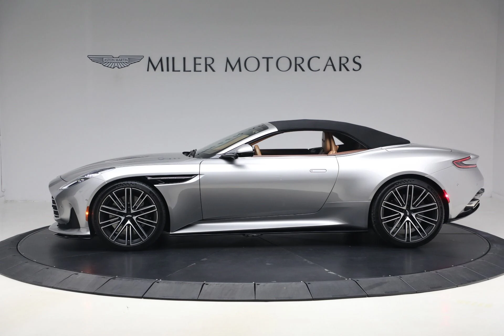 mph014_1283624770_Used_2024_Aston_Martin_DB_12_Volante_1792860584_27370476a6