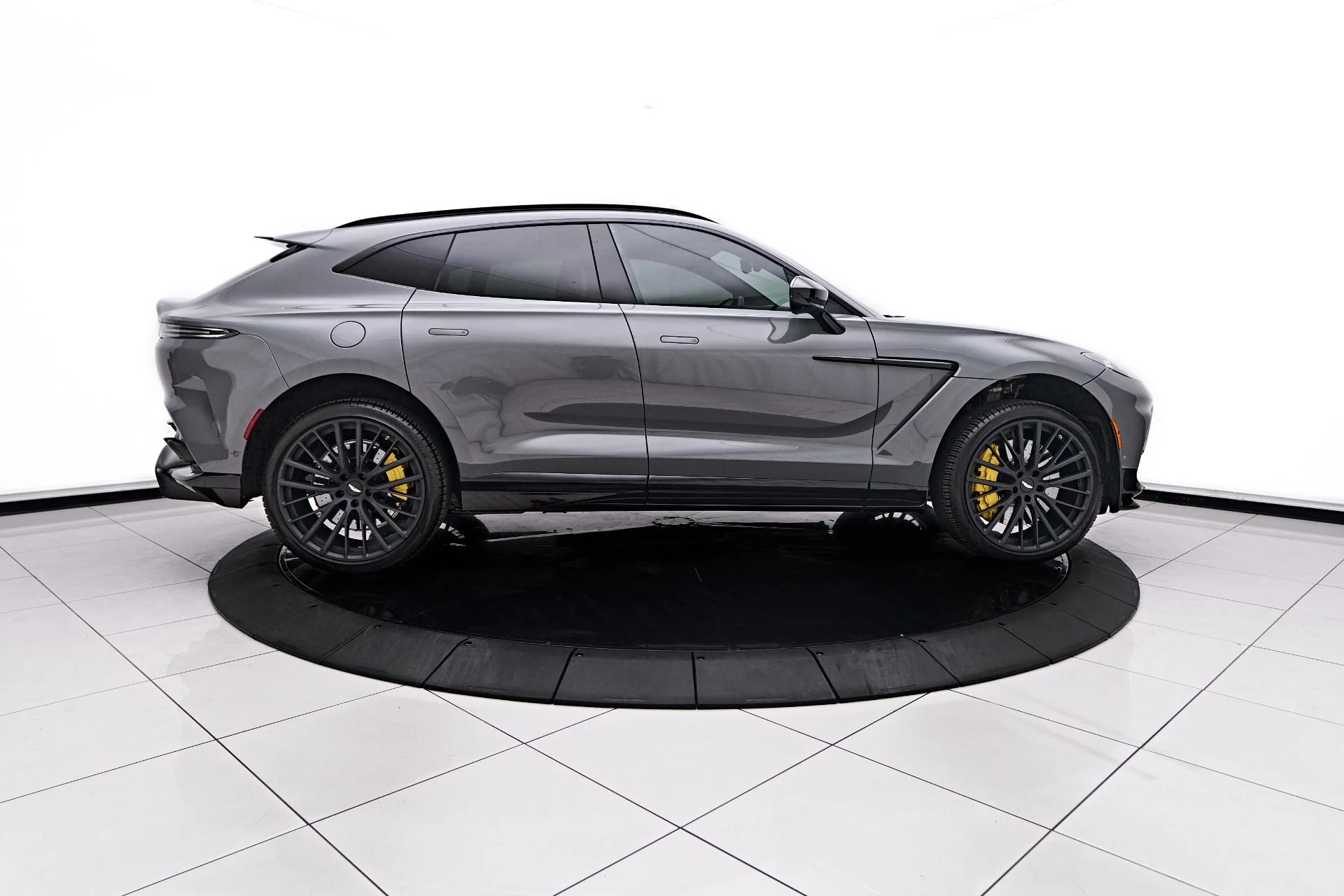 mph014_1286715497_Used_2024_Aston_Martin_DBX_707_1753235896_3ccda8963f
