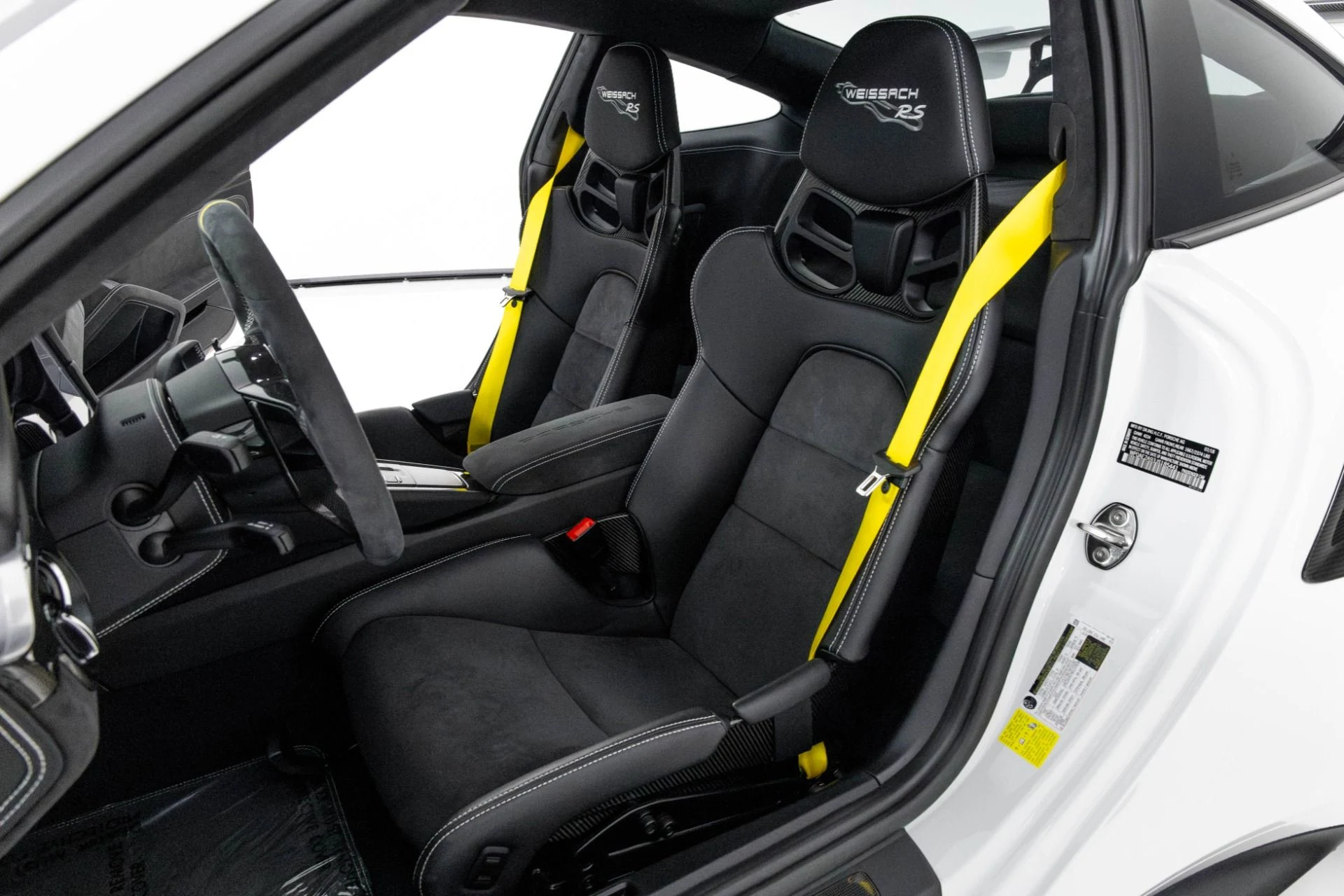 mph014_1304212869_Used_2018_Porsche_911_GT_2_RS_1762386660_15a0bc768a