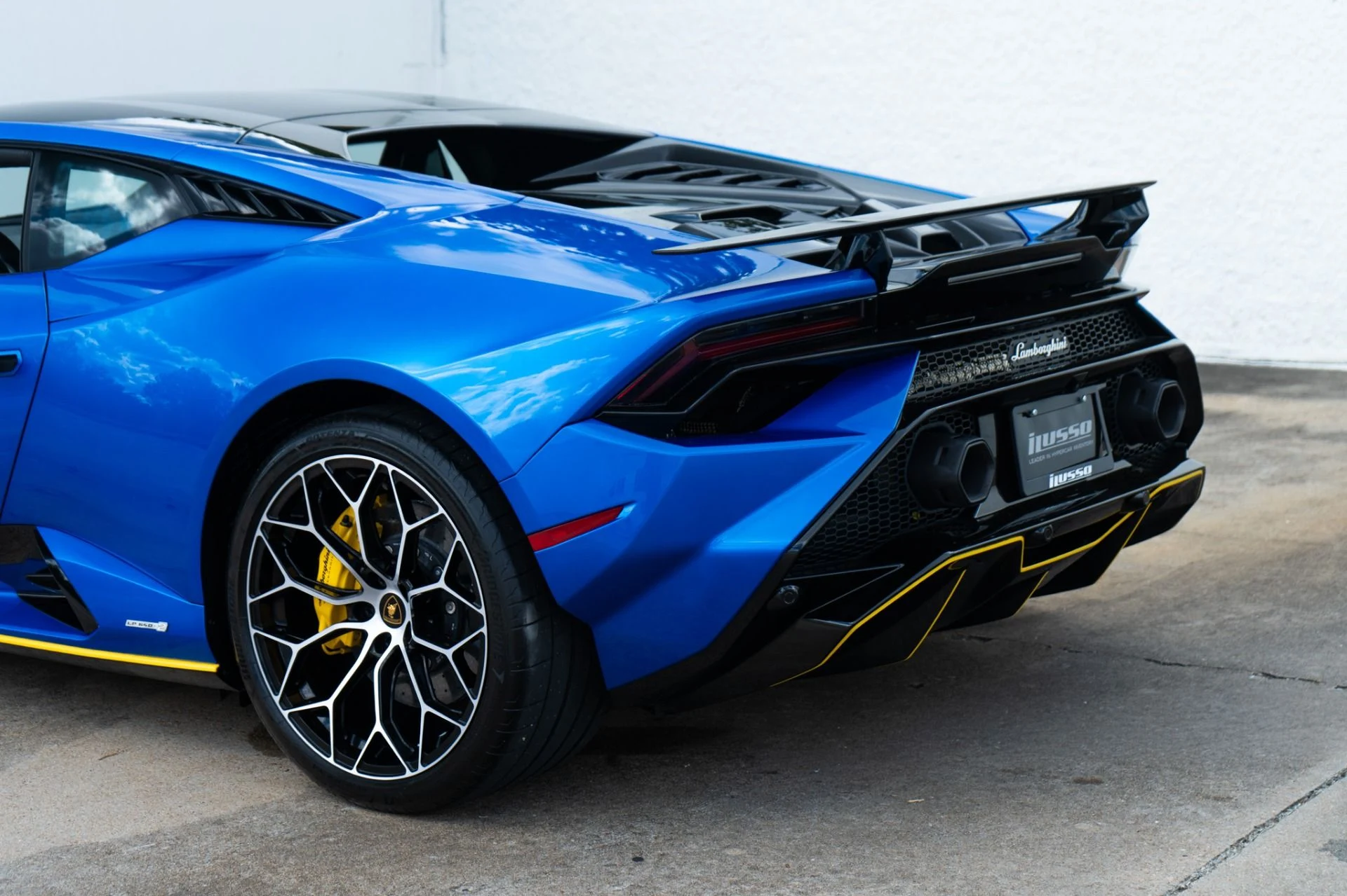 mph014_1307646643_Used_2023_Lamborghini_Huracan_Tecnica_1790706861_95fbbd31d9
