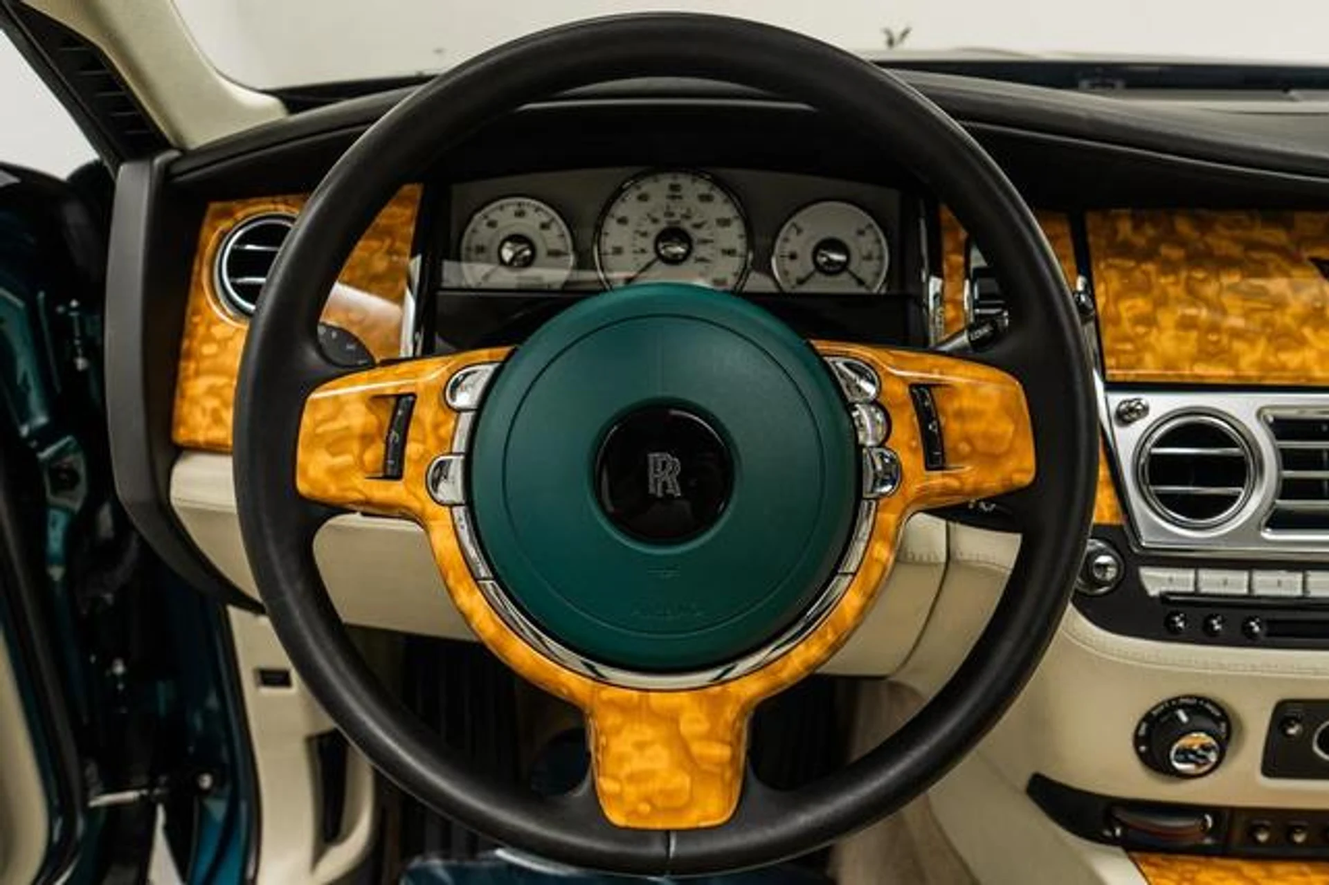 mph014_1327952937_0r_Fs_Uz_Bg_D5_3tkzbxpyyd3d_Bo_410c2392fb