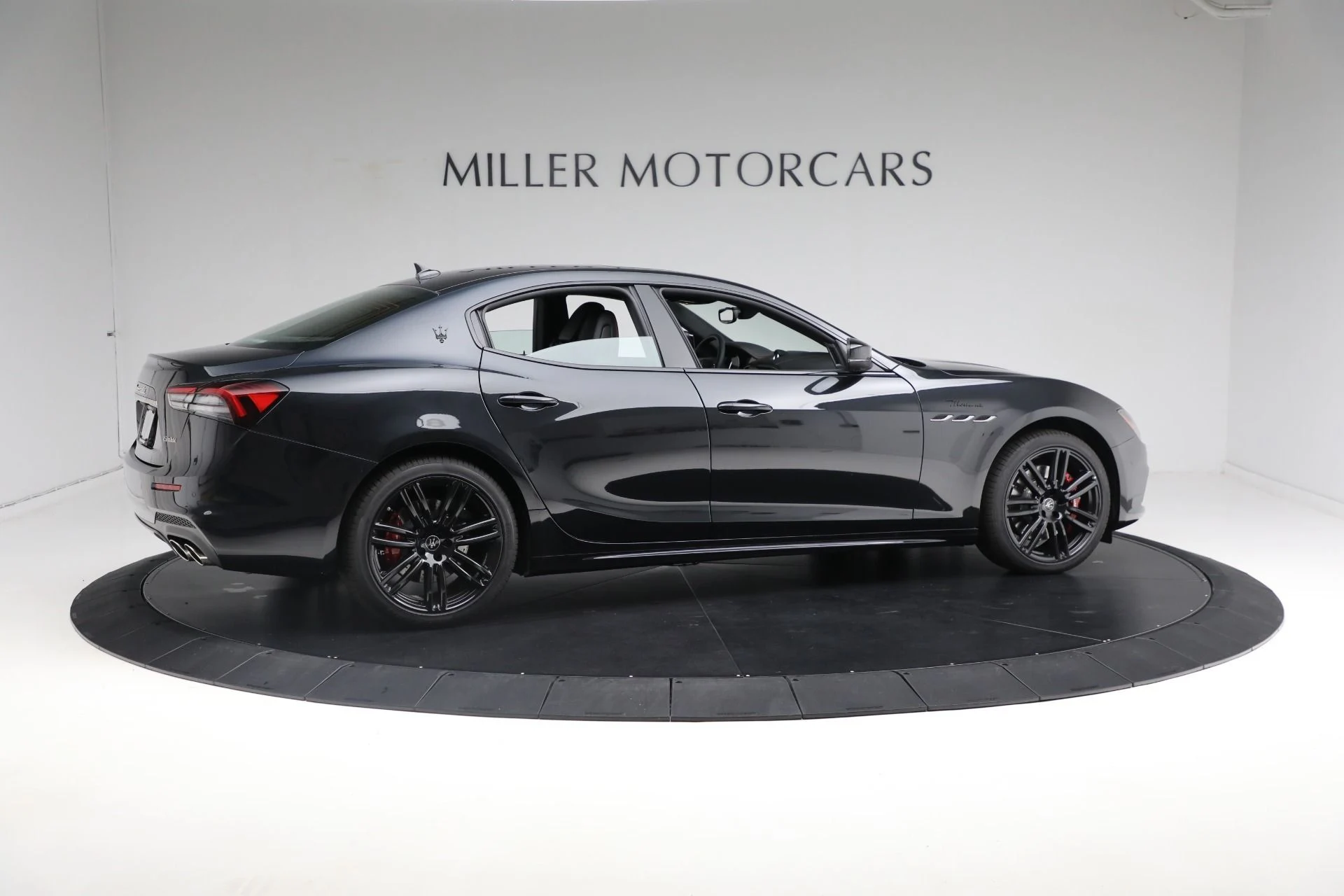 mph014_1335029503_Used_2024_Maserati_Ghibli_Modena_Ultima_Q4_1713534126_c9e50d8e12