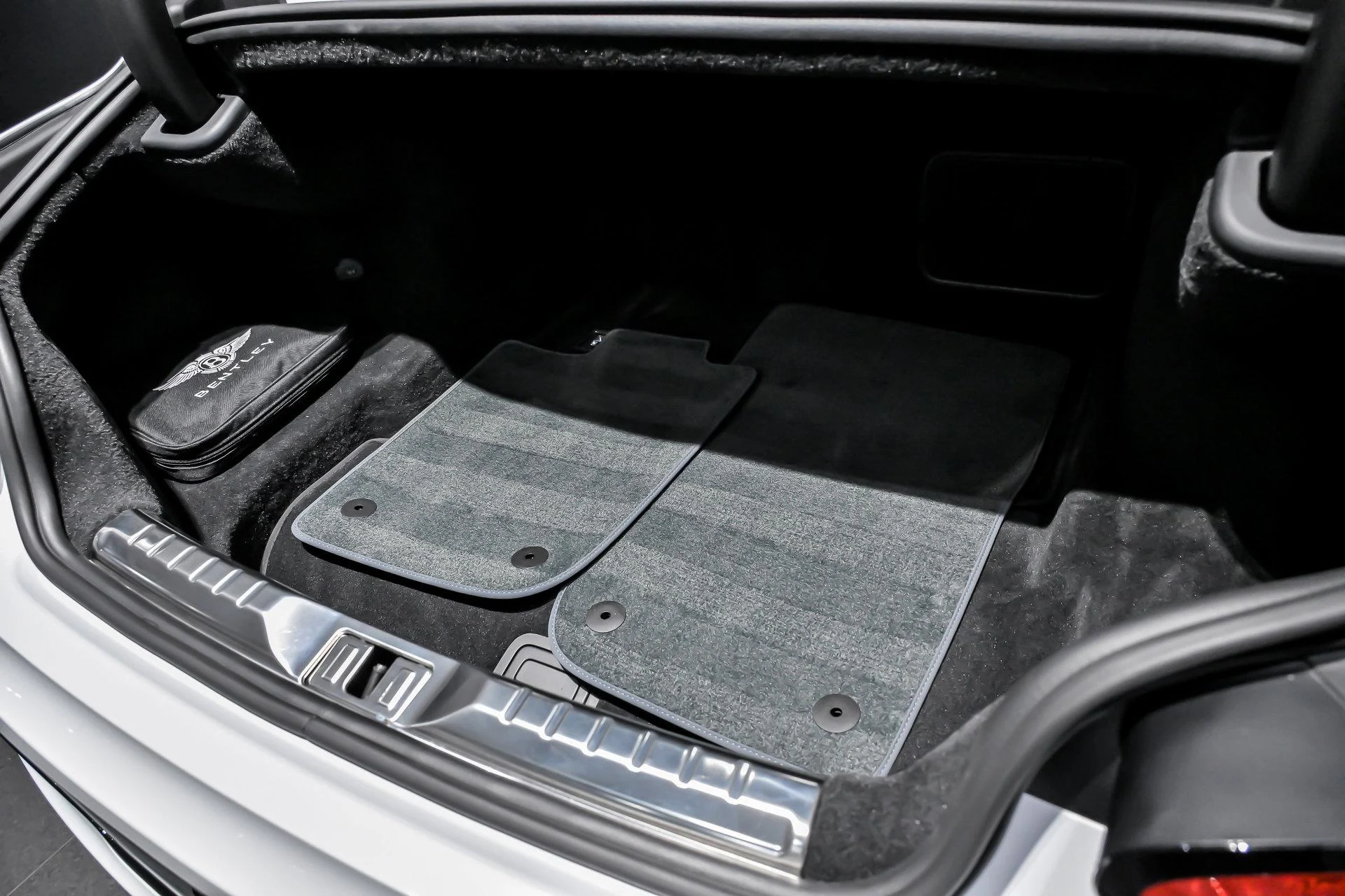 mph014_1335454553_Used_2024_Bentley_Continental_GT_V8_Coupe_1766137560_b3ec972725