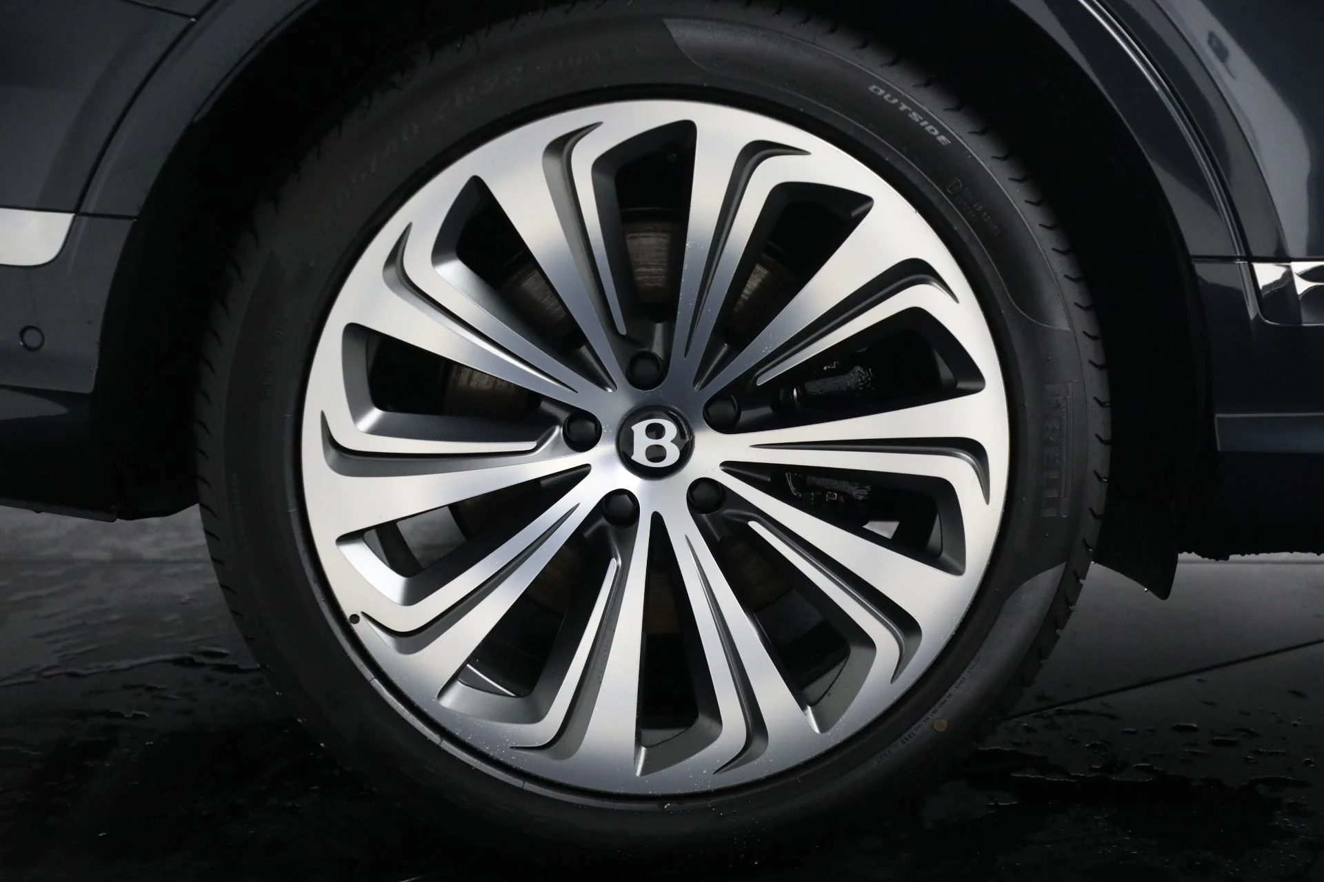mph014_1339542367_New_2025_Bentley_Bentayga_Atelier_Edition_V8_b54b98e585