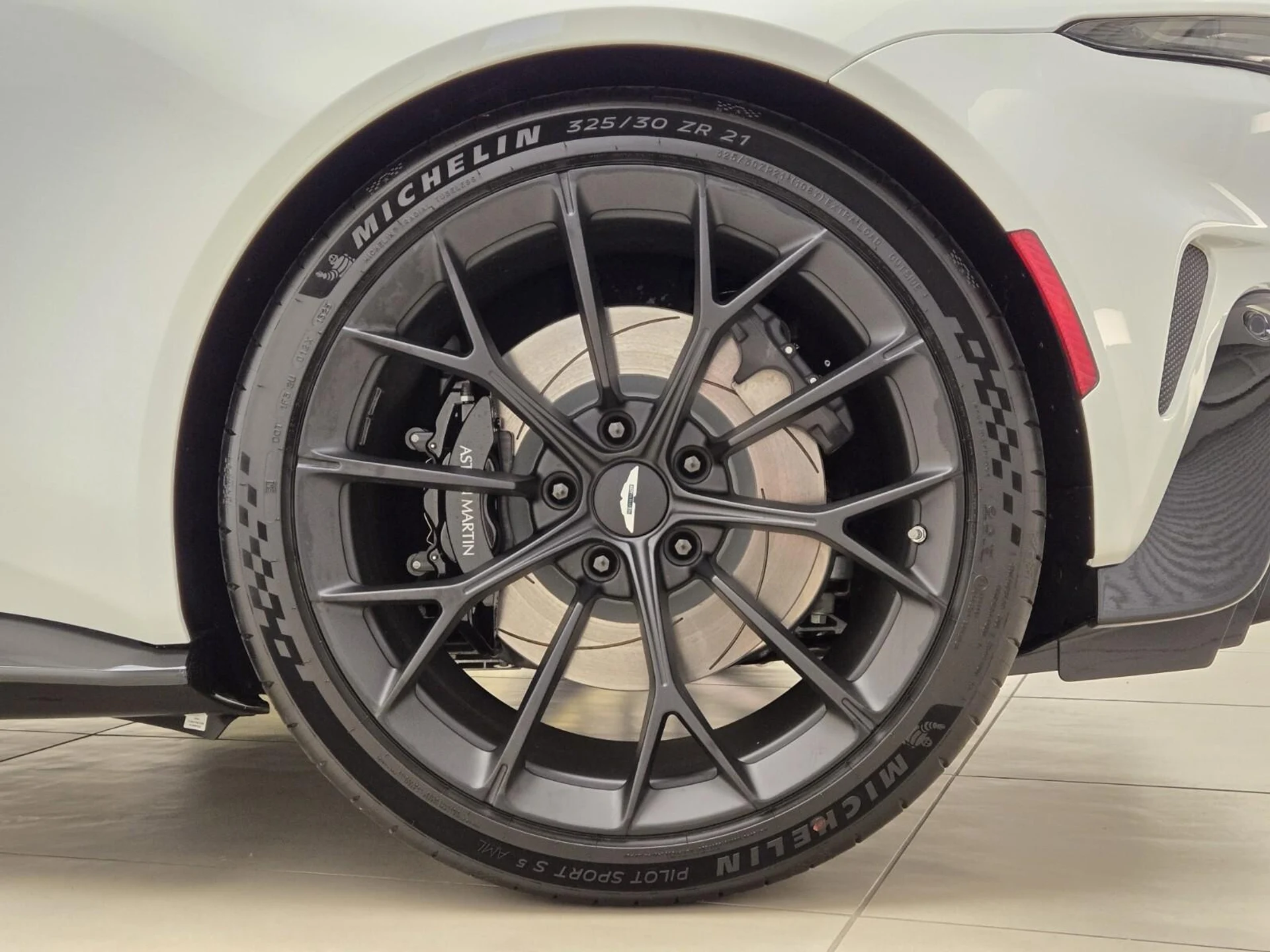 mph014_1341329350_New_2026_Aston_Martin_Vantage_1759816375_6710cdbc42