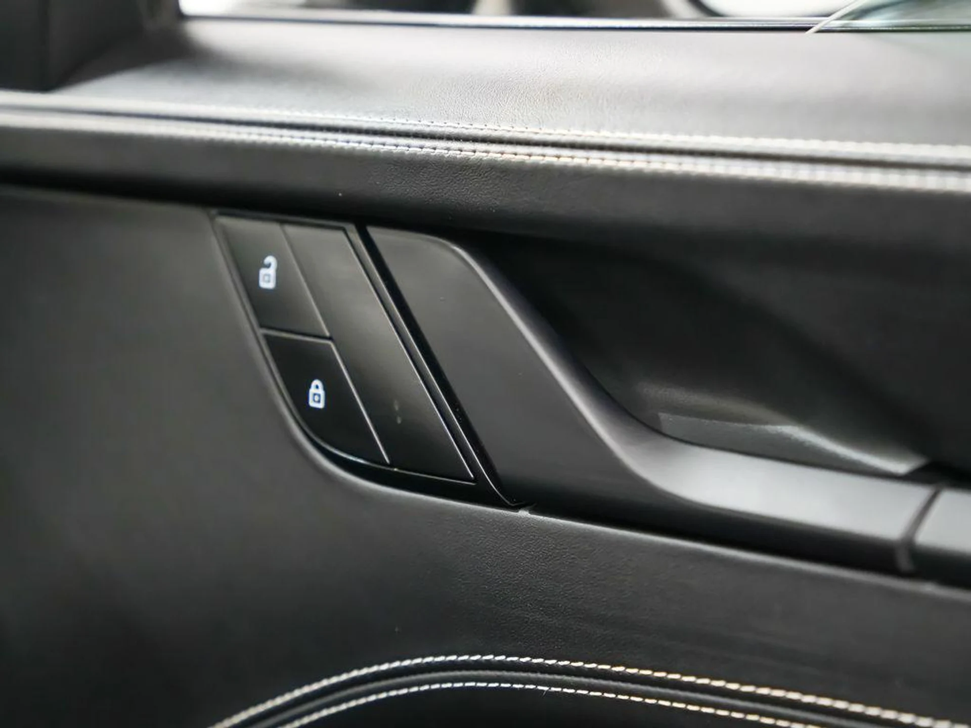 mph014_134346438_zm0_Hhd_GH_Ti5m_P4_JU_Xj_S1crx_EU_Nc_aeebc067b6