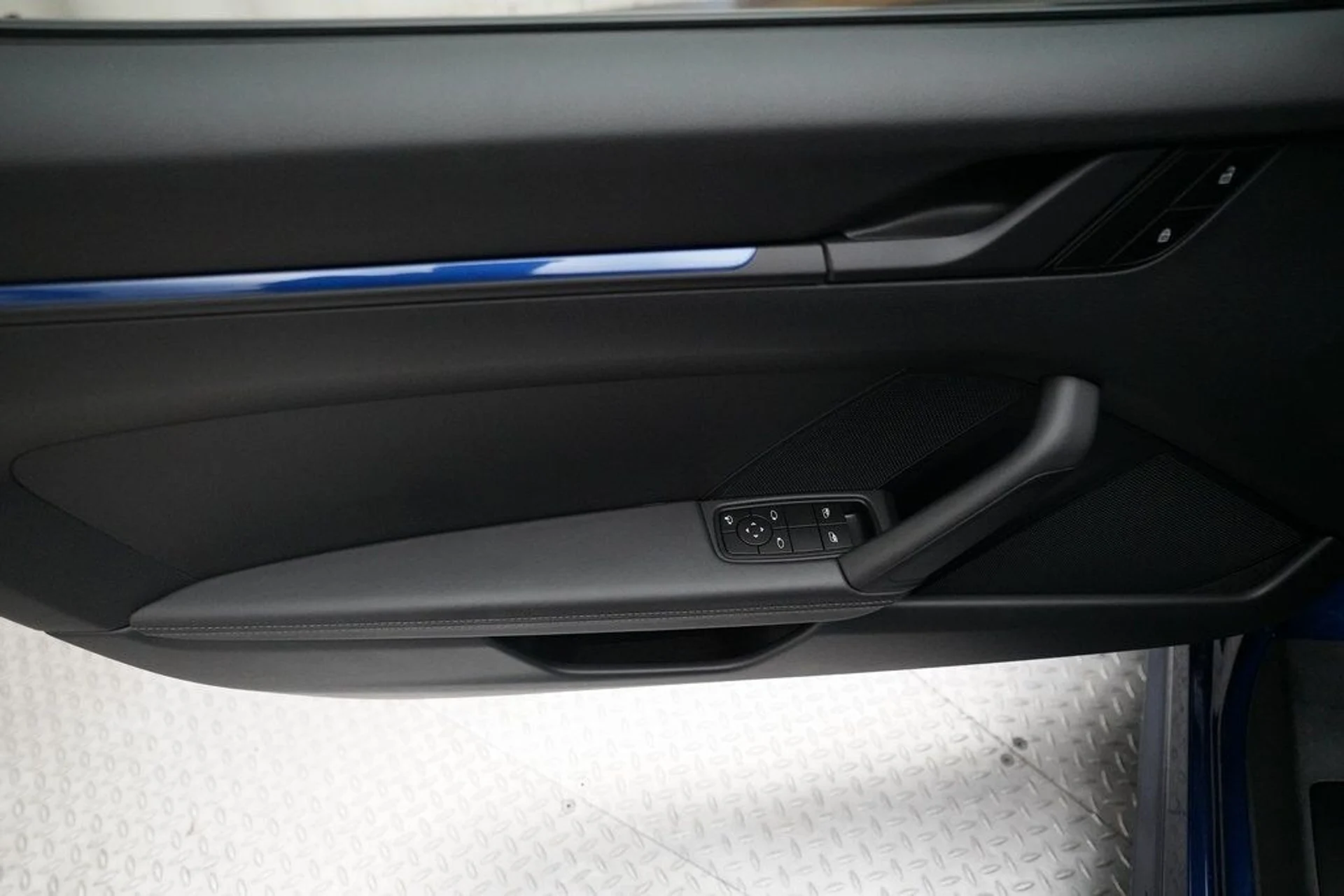 mph014_1347225015_088068cba08e1b837135747f8fa54f5dx_093878d3cc