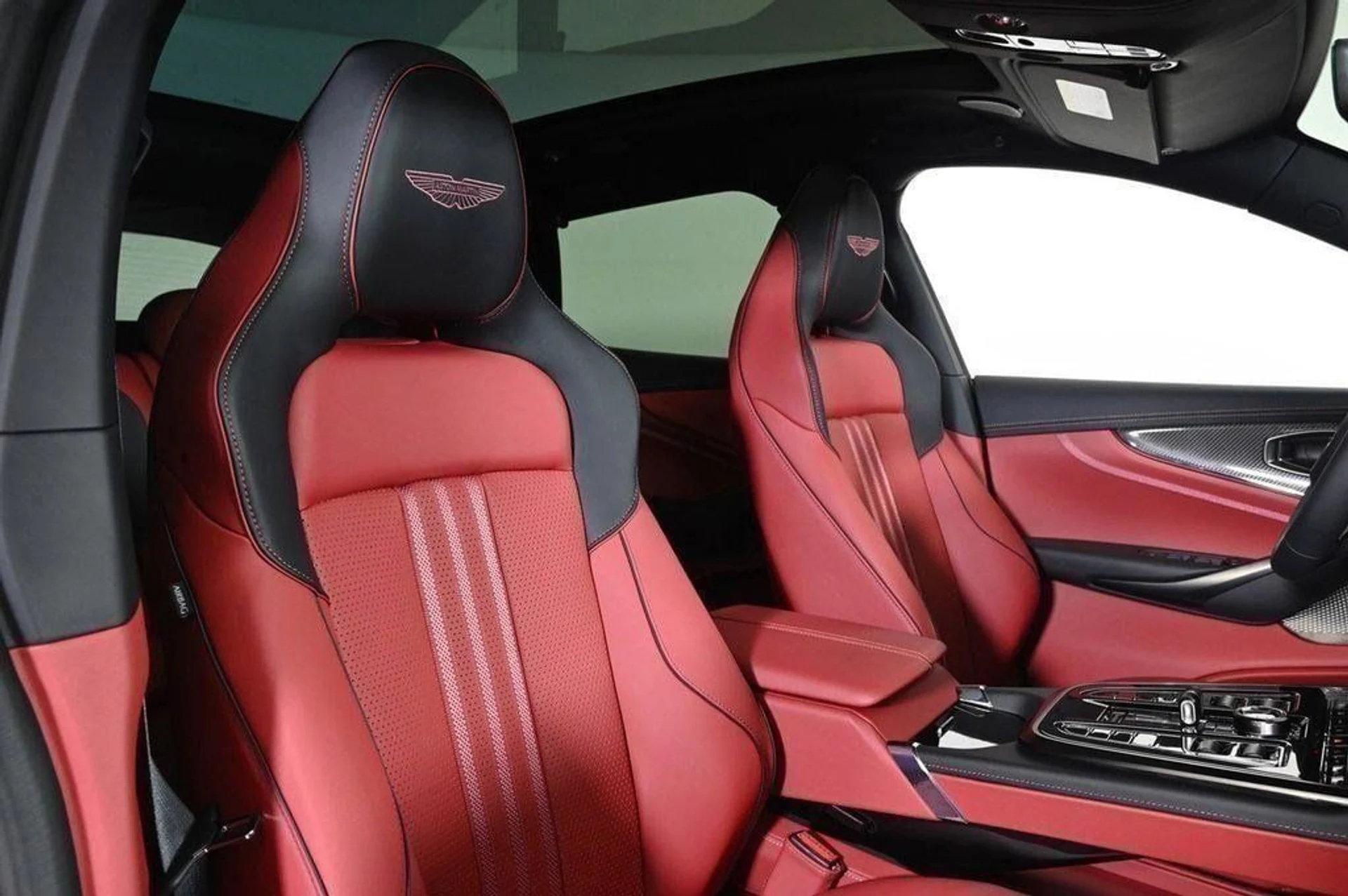 mph014_1348471483_new_2025_aston_martin_dbx_707awd_11350_22854625_14_1024_d46faab7ef