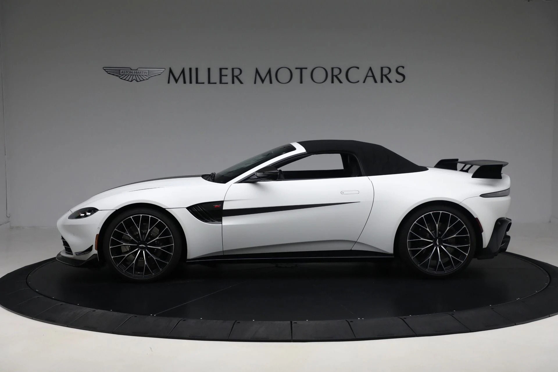 mph014_1348779155_Used_2022_Aston_Martin_Vantage_F1_Edition_c08471e9b2