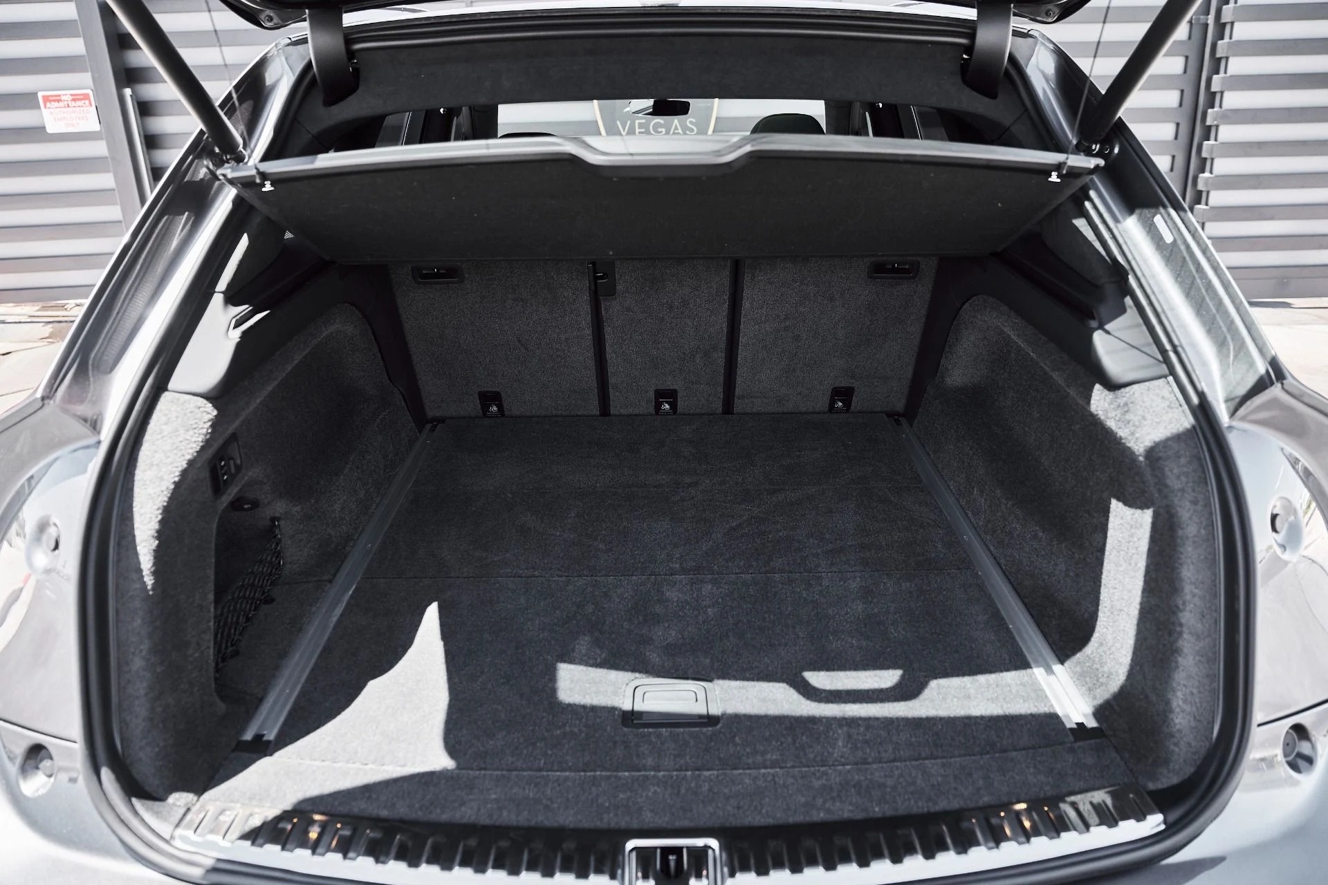mph014_13599472_Used_2024_Bentley_Bentayga_1778202782_3e92139cc3