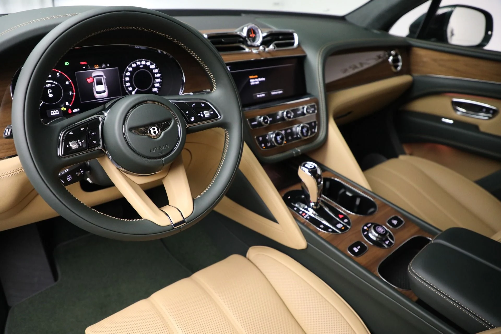 mph014_1369650960_New_2025_Bentley_Bentayga_V8_fabe35f037