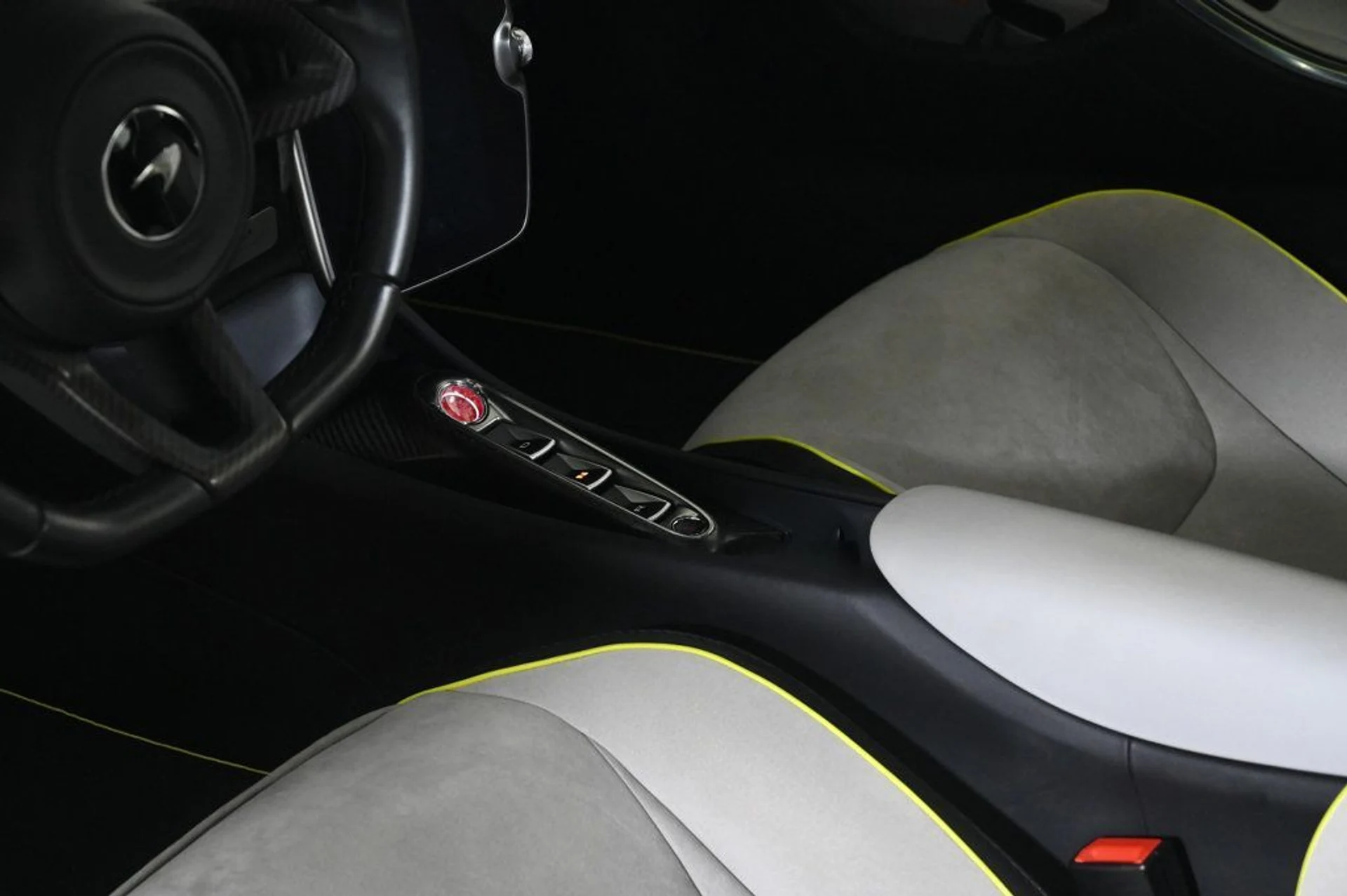 mph014_1373385096_used_2023_mclaren_artura_vision_11350_22967572_14_1024_eae0b83575