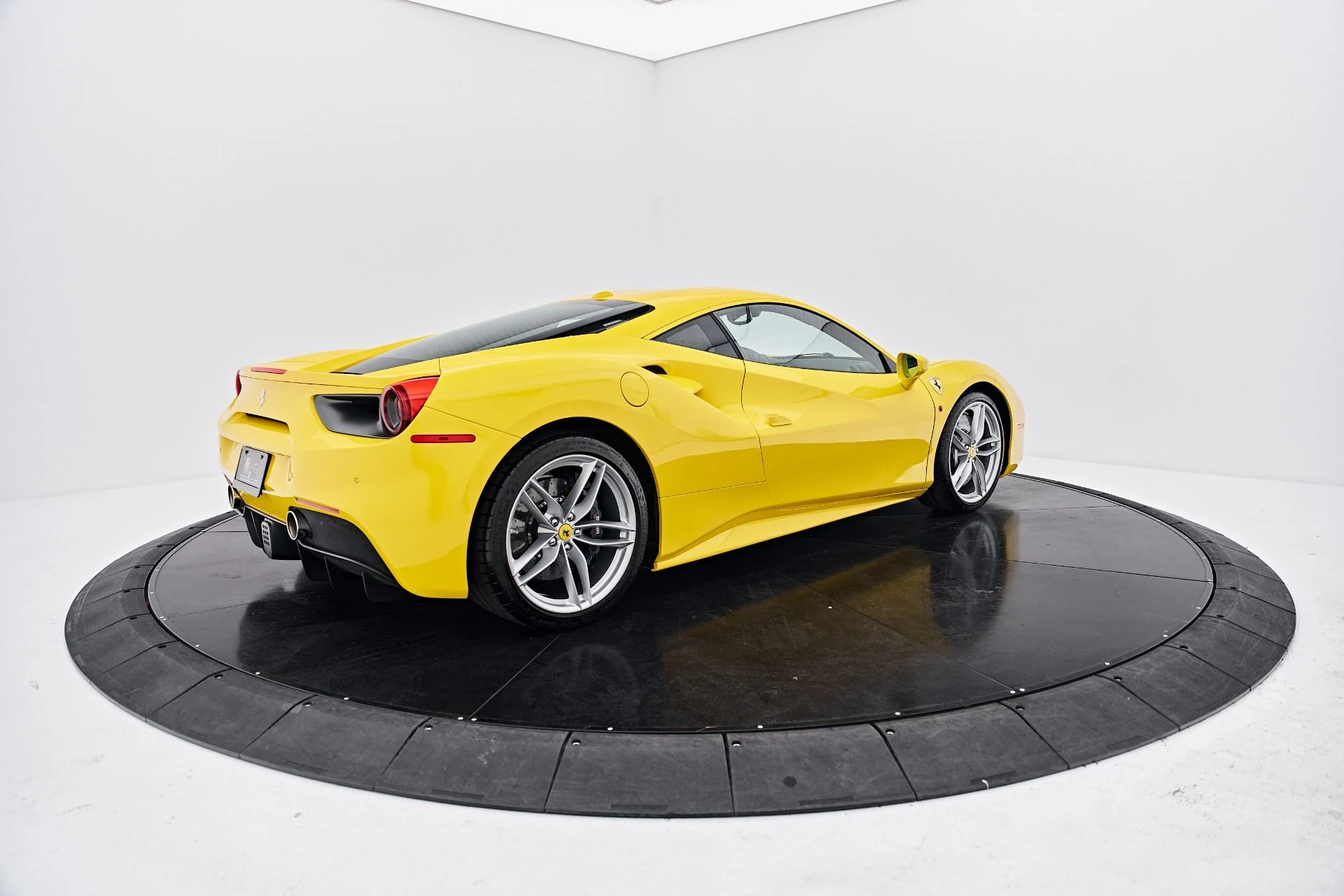 mph014_1376177476_Used_2017_Ferrari_488_GTB_Base_1791401148_26cddacf26