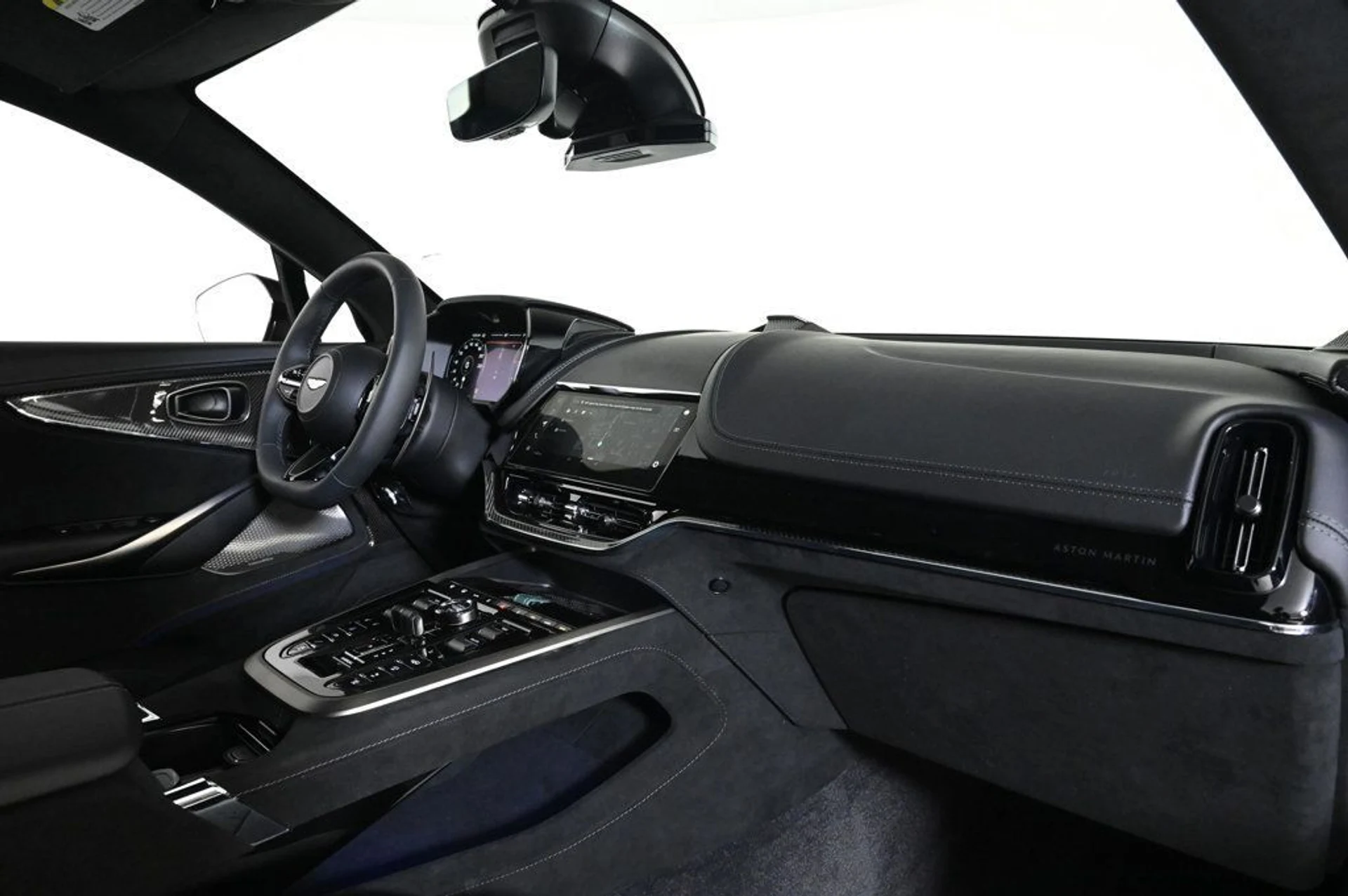mph014_137686898_new_2026_aston_martin_dbx_sawd_11350_22964216_14_1024_d4bbcc8857