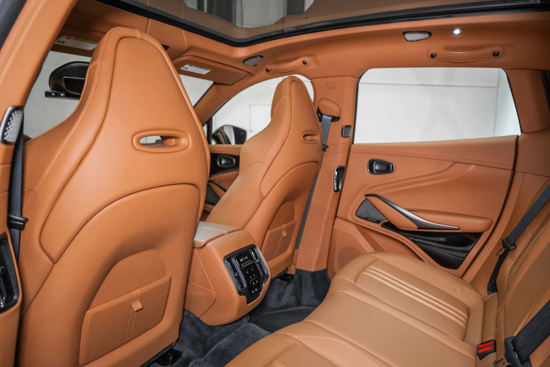 mph014_1390797407_New_2026_ASTON_MARTIN_DBX_707_1759283914_457c923731