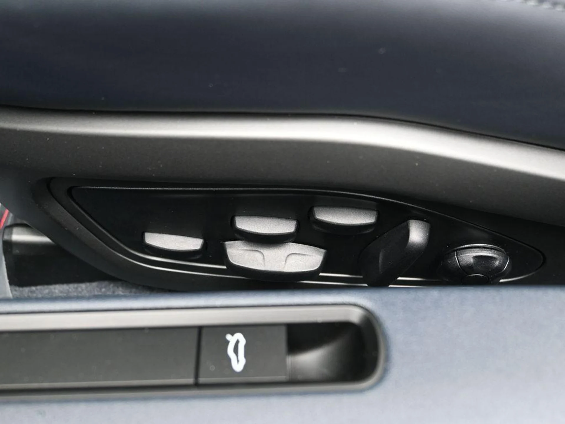 mph014_139116169_P_Fw31_U_Ou_Kyxy7cw_R18_Mk_Ah_Y6_Gr0_d81e440671