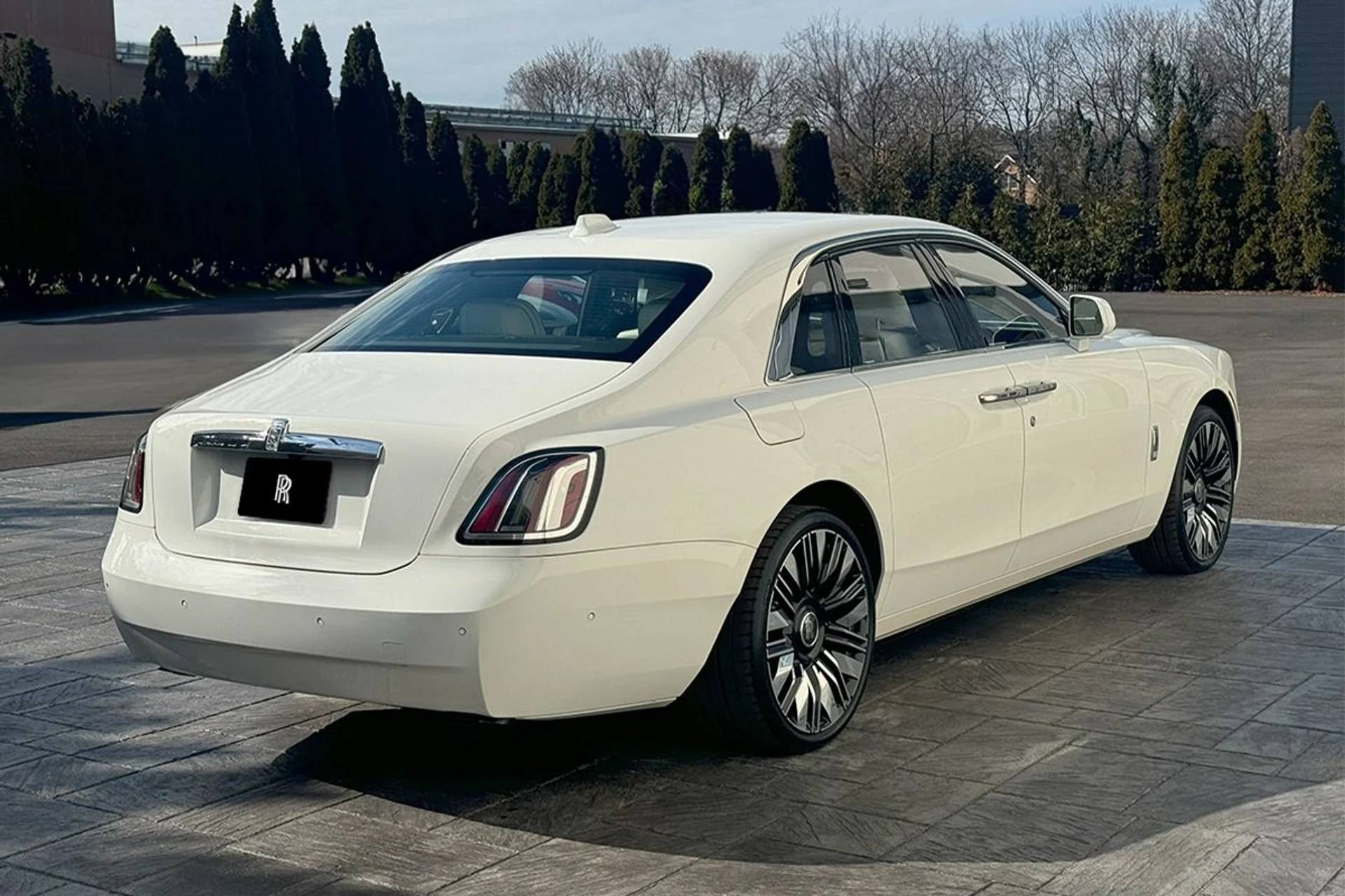 mph014_1397834717_Used_2025_Rolls_Royce_Ghost_1740557144_d335cd828a