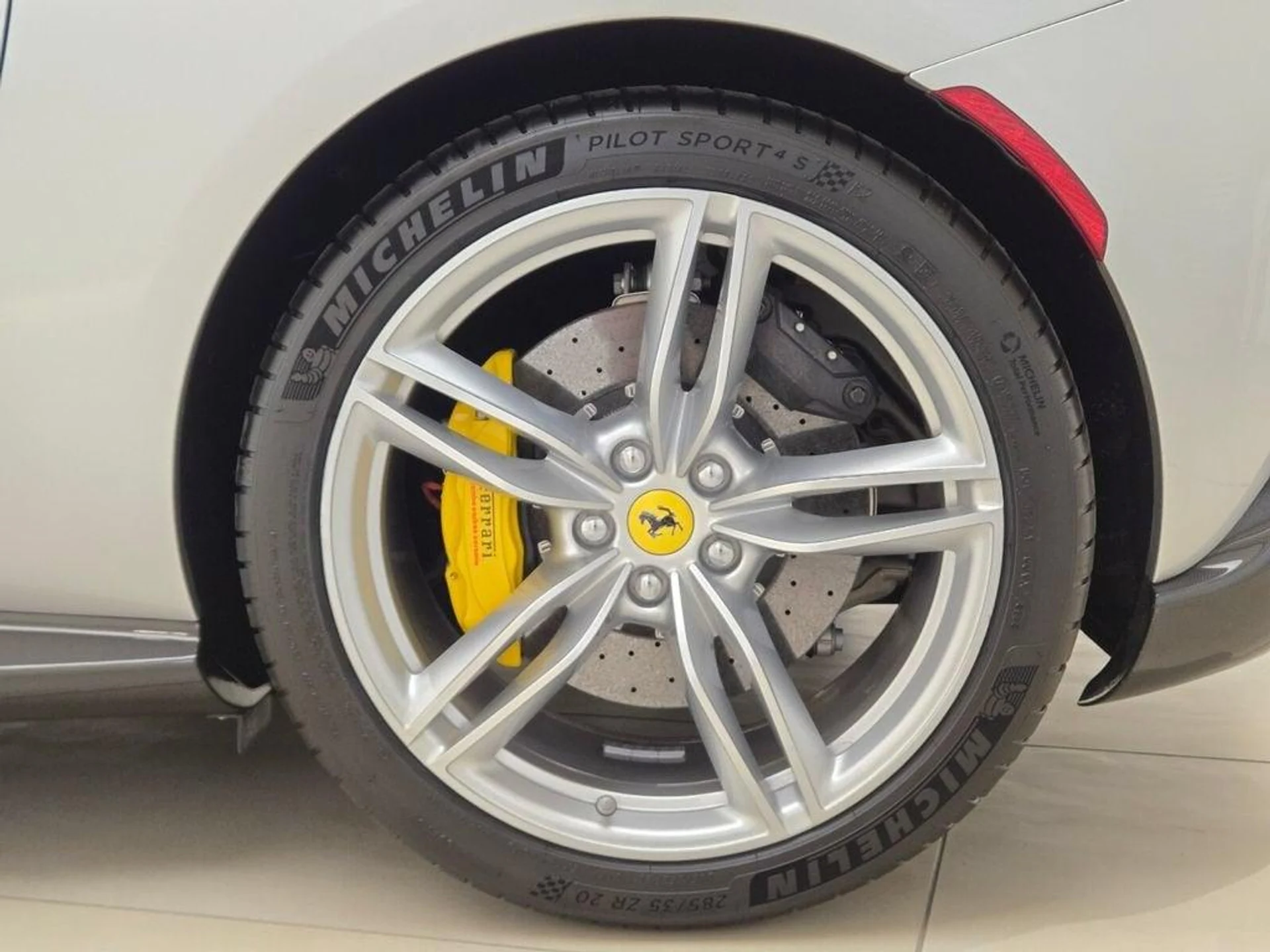 mph014_1403248540_Used_2022_Ferrari_Roma_1788953809_5946393a00