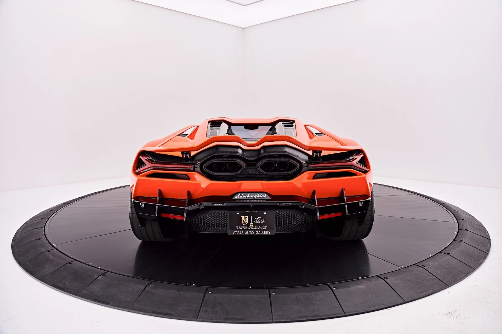 mph014_1410789271_Used_2024_Lamborghini_Revuelto_Base_1787792706_a5b4aee570