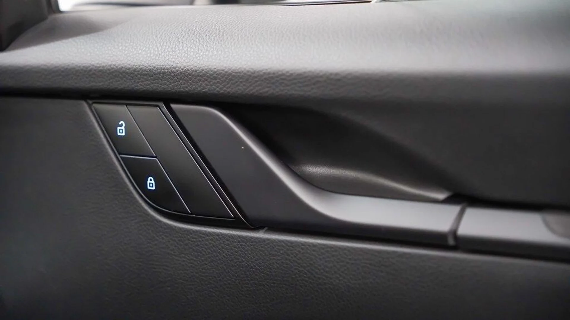 mph014_142194261_93c6070cc2e8958cfb7fe7eb3787ed21x_b68e1ad170