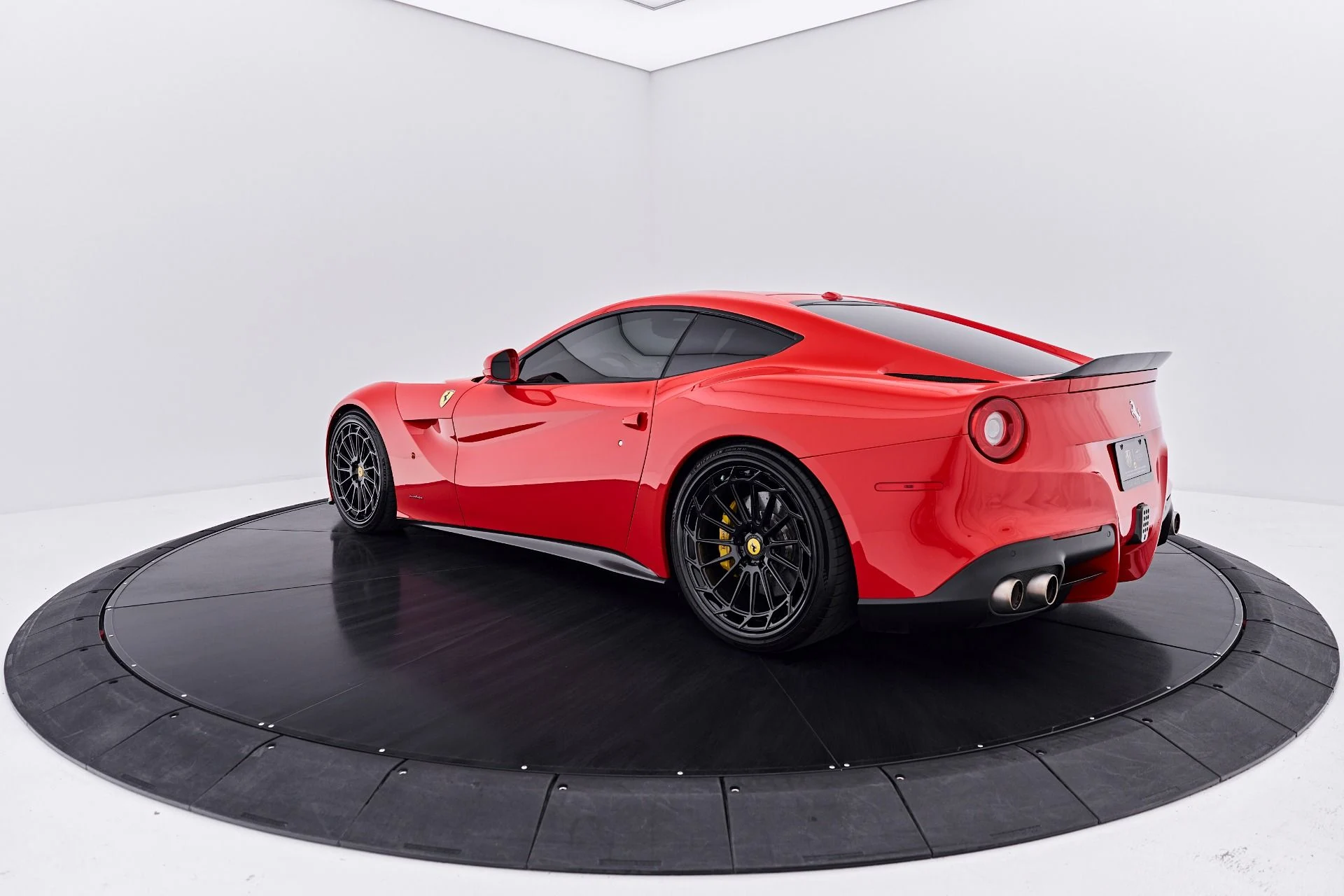 mph014_142285218_Used_2016_Ferrari_F12_Berlinetta_1789434643_24cac8922b