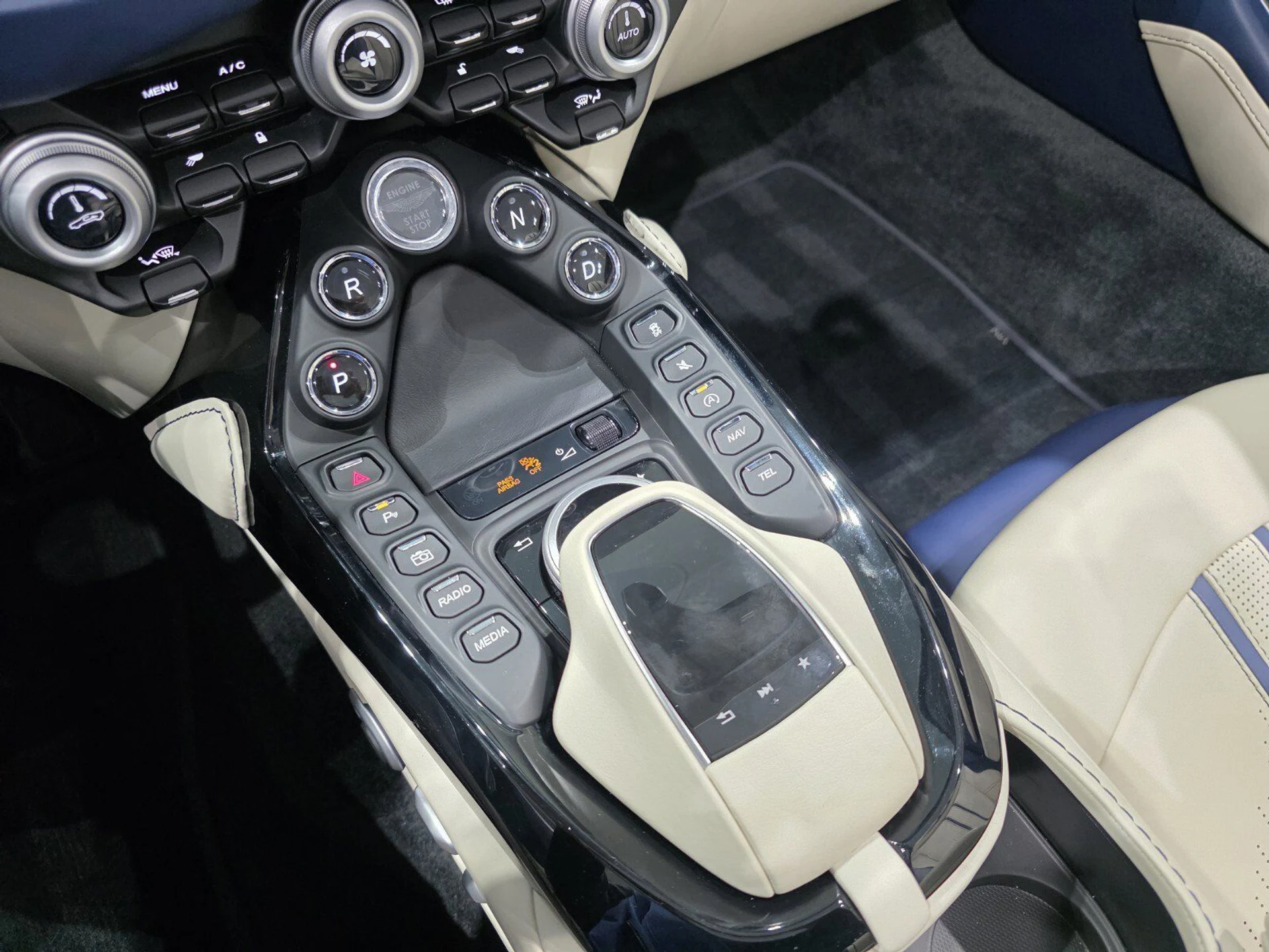 mph014_142769335_4488f8d4d9e15d6d852f4b327b7f3dda_66fb905939