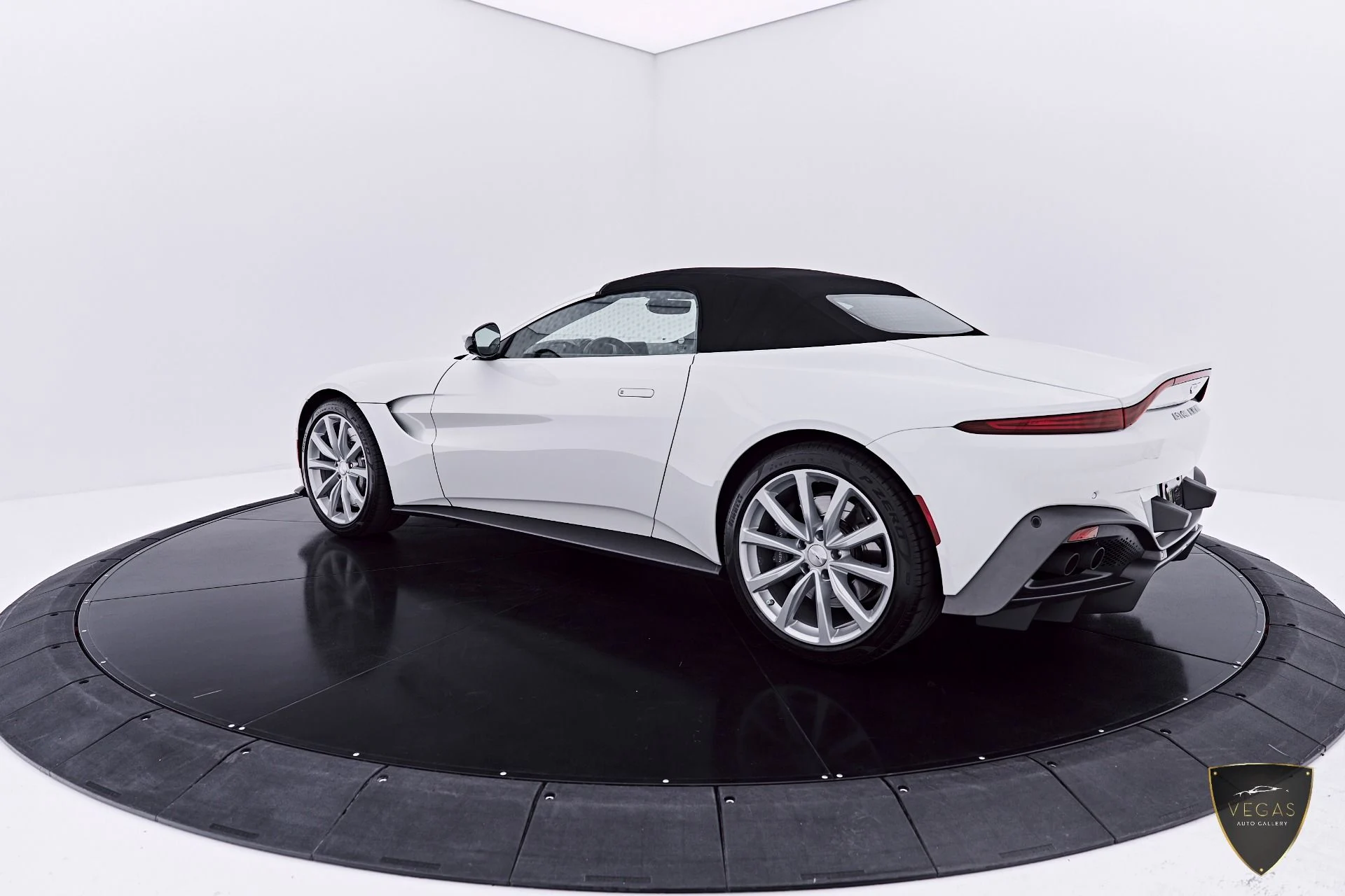 mph014_1428305543_Used_2023_Aston_Martin_Vantage_1783622411_defea45a25