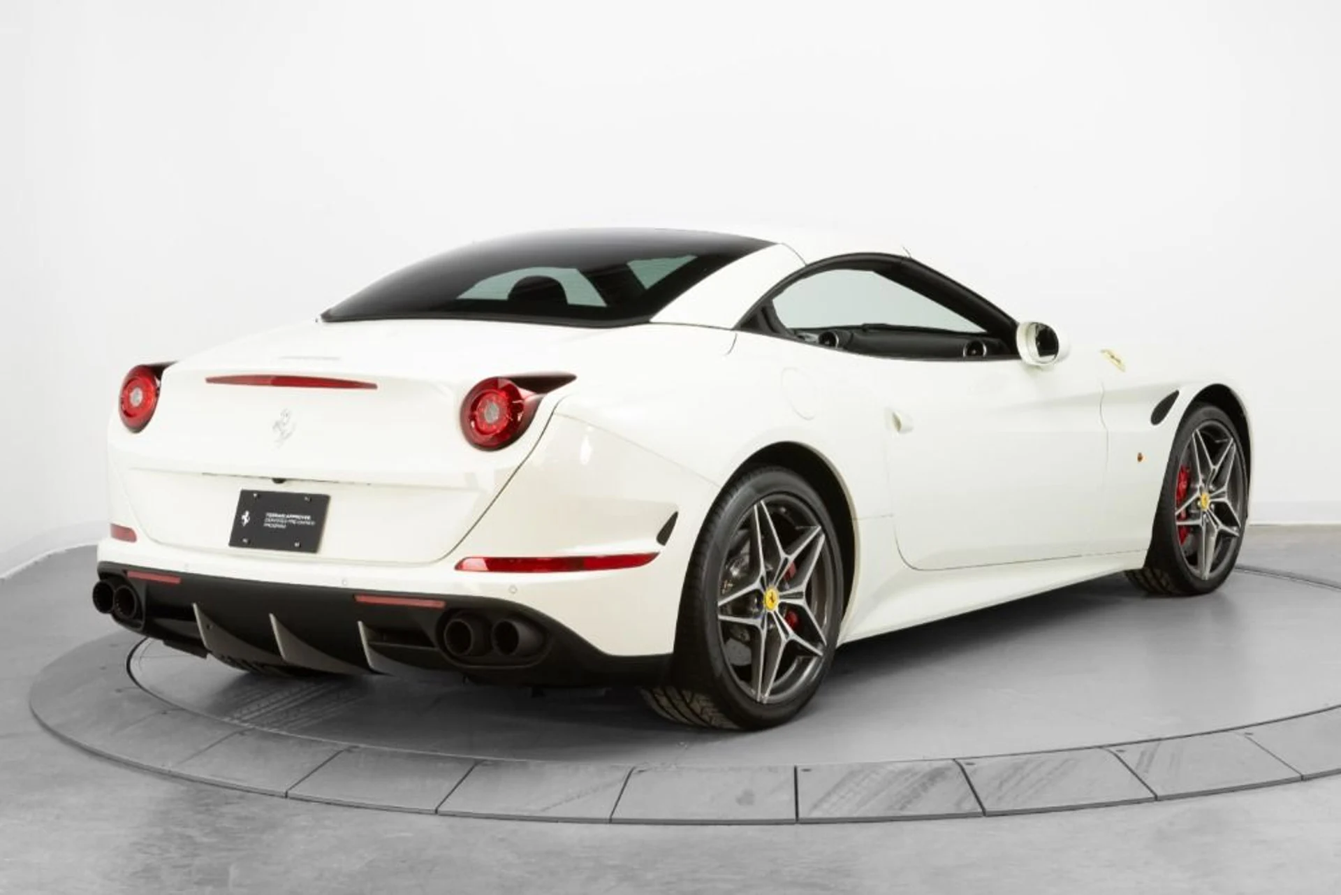mph014_1435908207_Used_2016_Ferrari_California_T_95b73d49cc