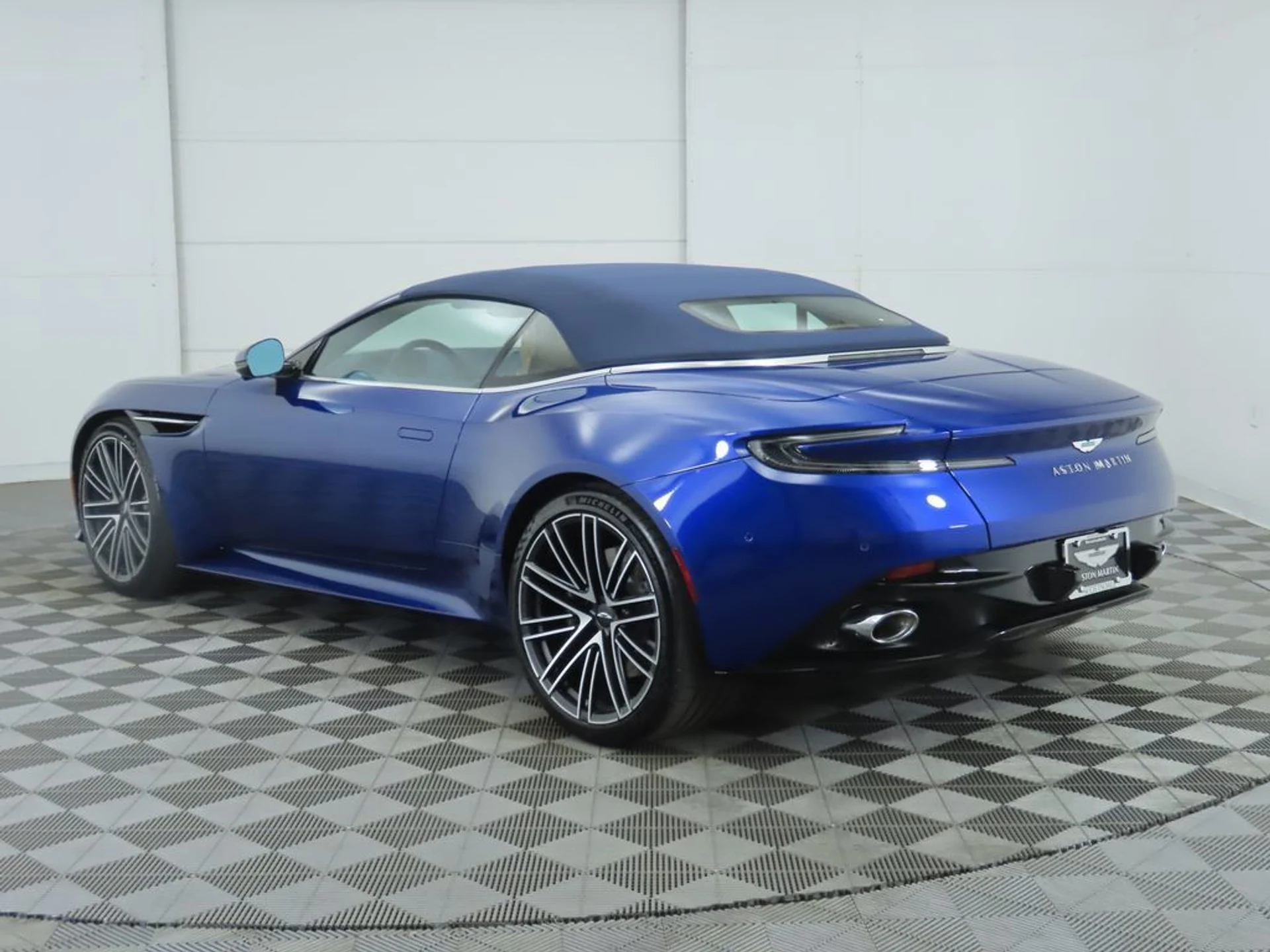 mph014_1437855393_used_2026_aston_martin_db12_volante_8119_23037586_15_1024_75ed6a8602