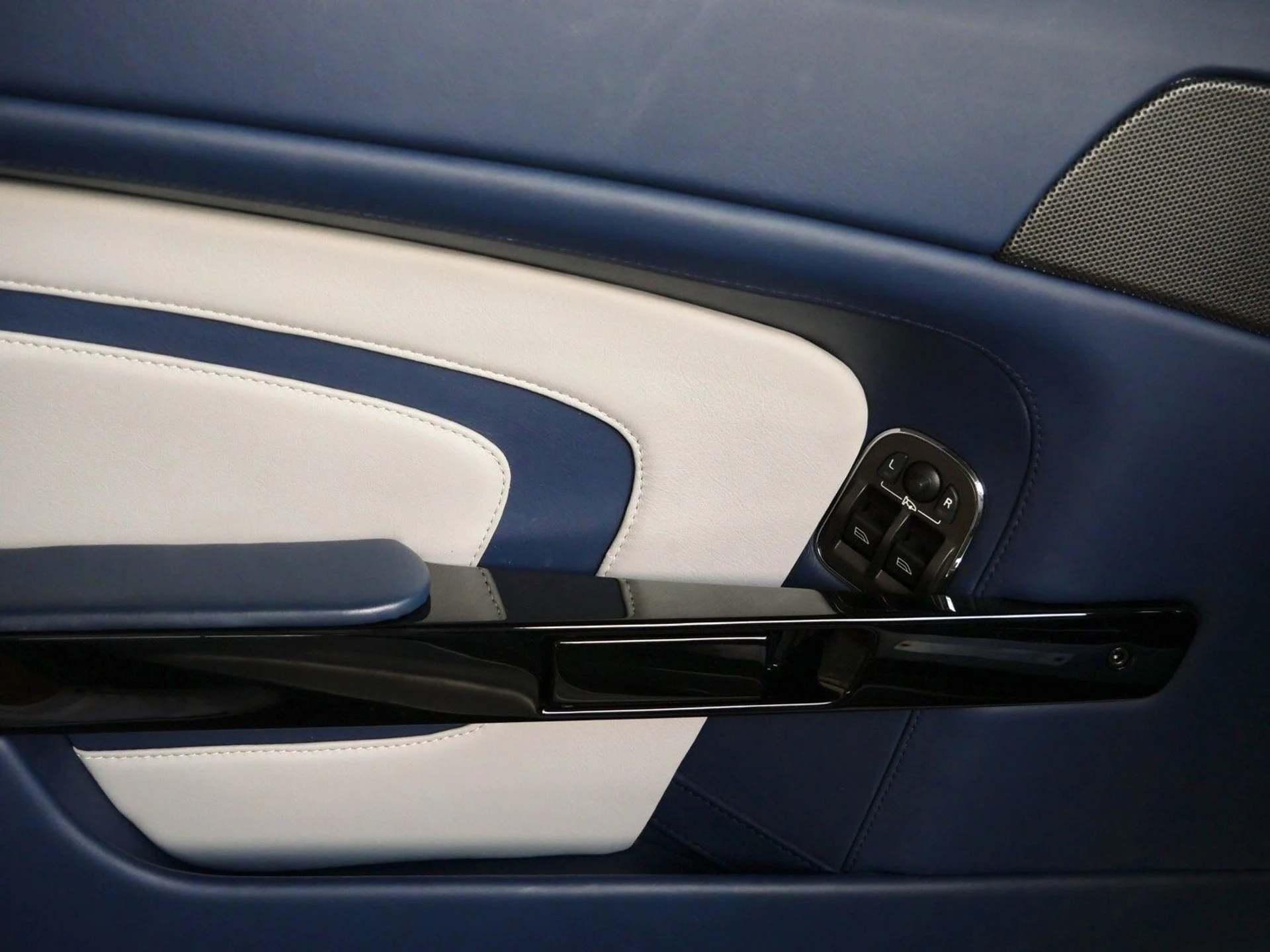 mph014_1441841483_1257c77eef946572d1f5f79a9e7319a0x_e43721c806