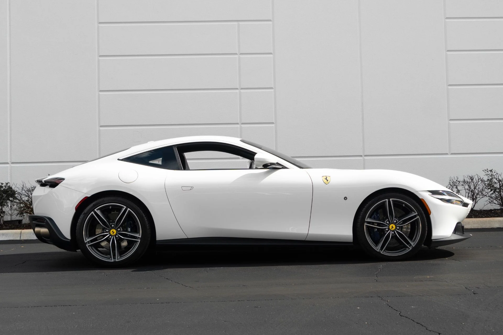 mph014_1453617452_Used_2022_Ferrari_Roma_1764790245_a7ce3ca4d4