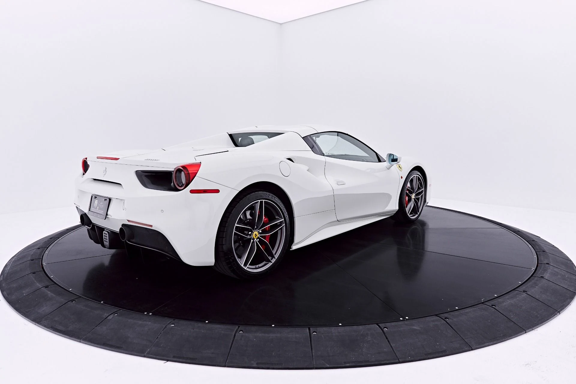 mph014_1465580006_Used_2019_Ferrari_488_Spider_Base_1782196624_bb2edb961a