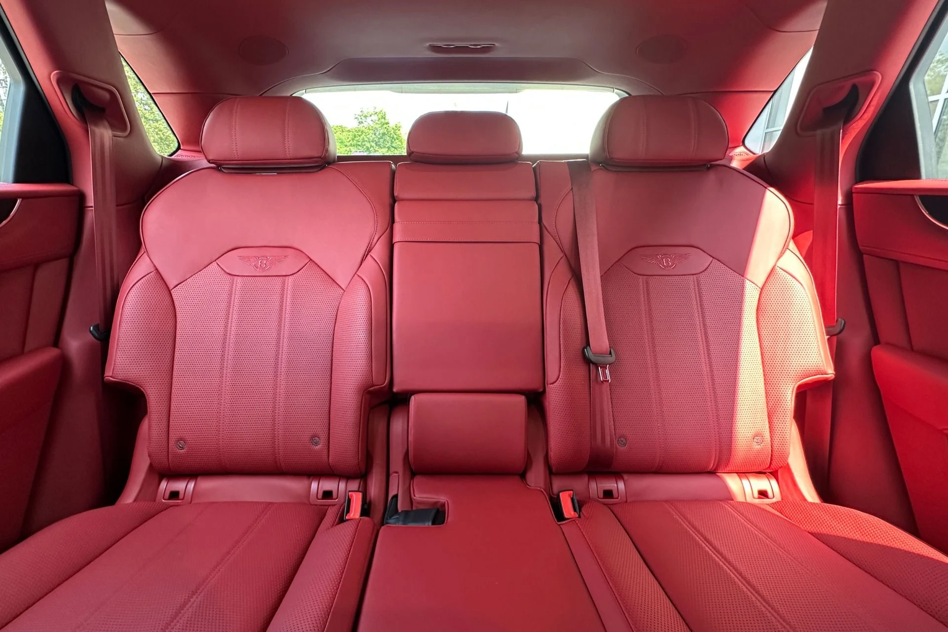 mph014_1468007749_Used_2022_Bentley_Bentayga_V8_1786356429_305d655ac6