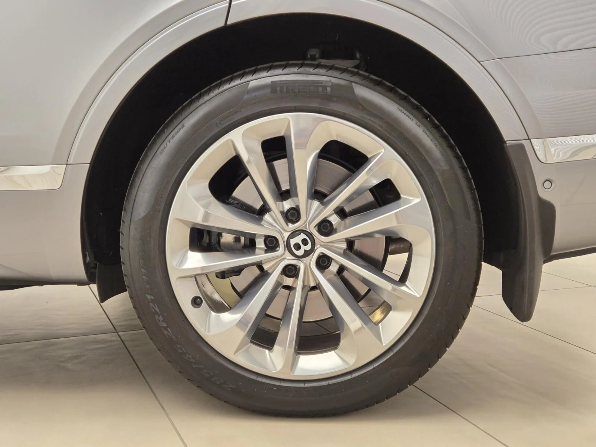 mph014_1468572321_Used_2018_Bentley_Bentayga_W12_1776837869_e329dba29b