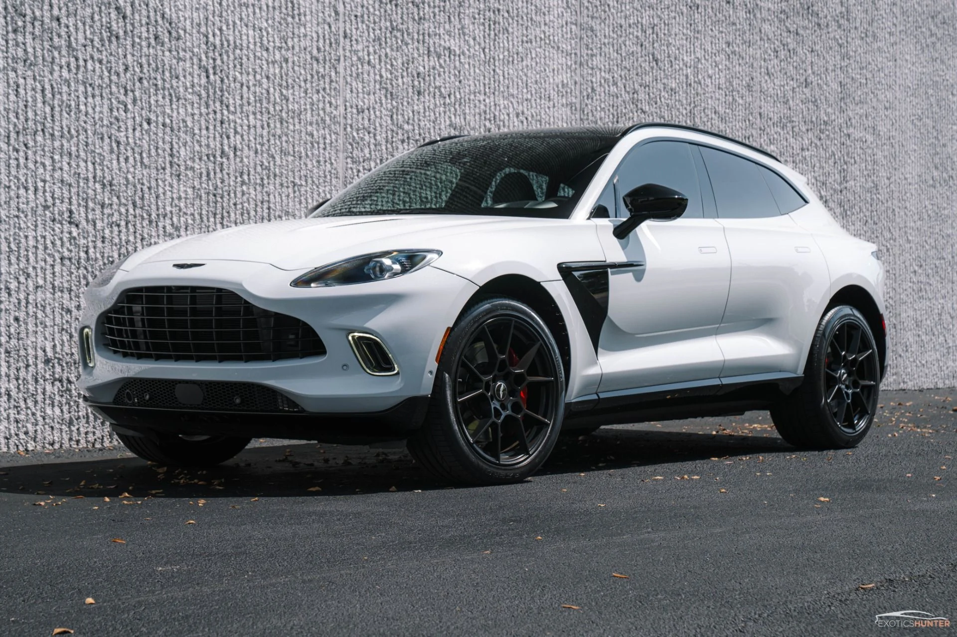 mph014_1471299128_Used_2021_Aston_Martin_DBX_225_K_MSRP_in_AML_Special_Paint_Black_Pack_DB_Elegance_Pack_1741980813_c1cb040428