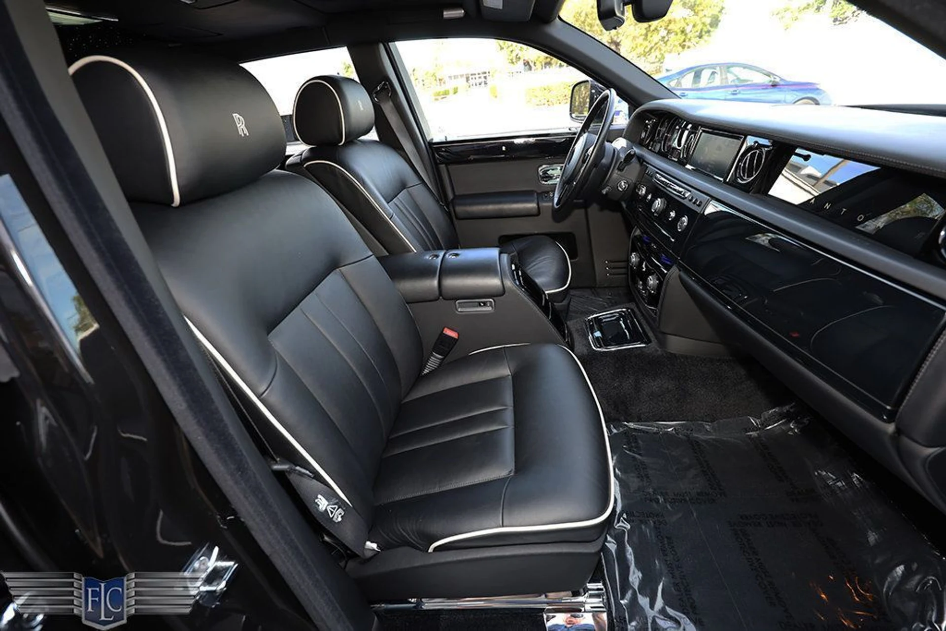 mph014_1471423754_used_2016_rolls_royce_phantom_4drsedan_6305_22959100_15_1024_86d4e5cf54