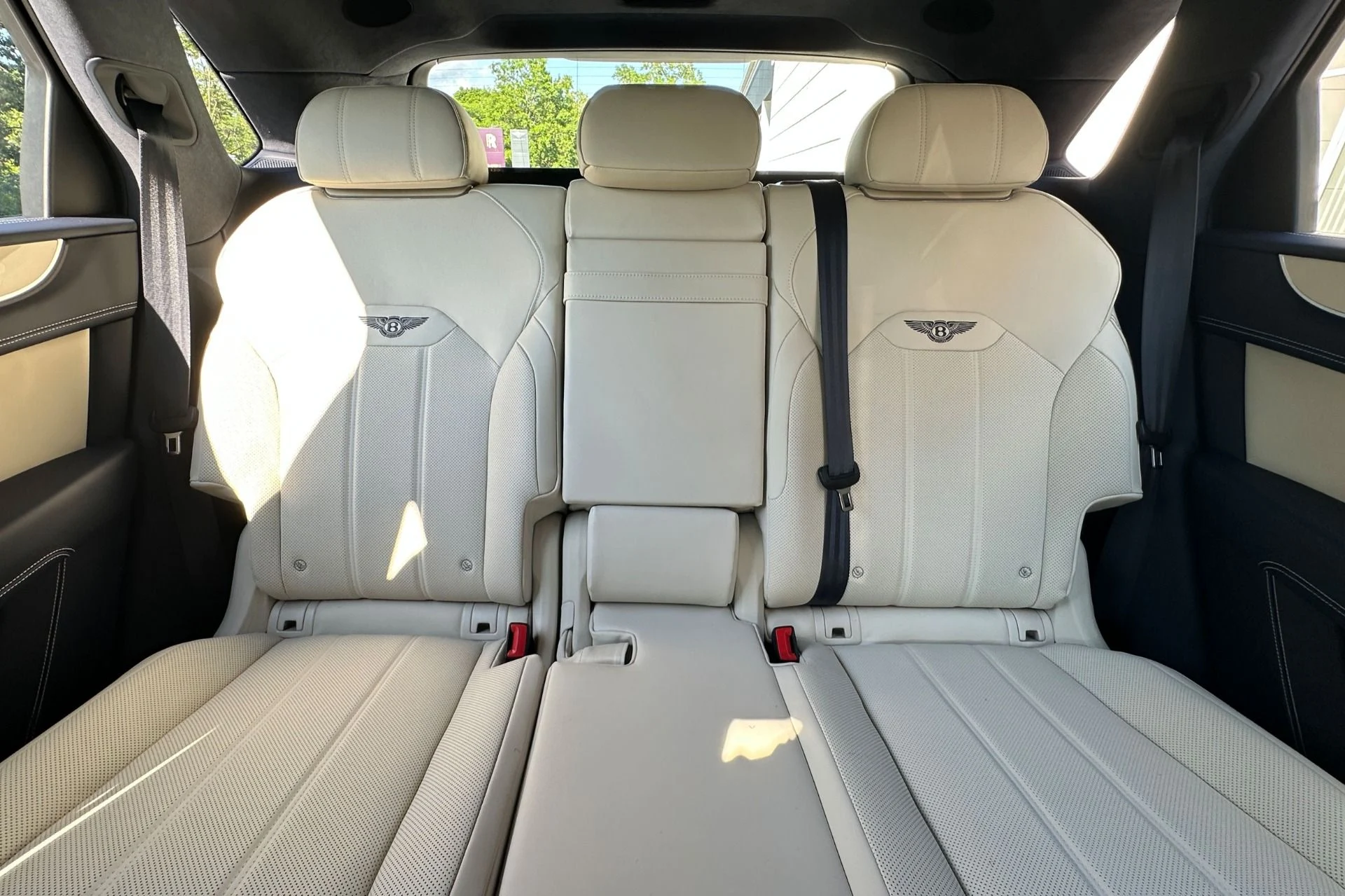 mph014_1476100326_New_2026_Bentley_Bentayga_V8_1783694634_65a519cb80