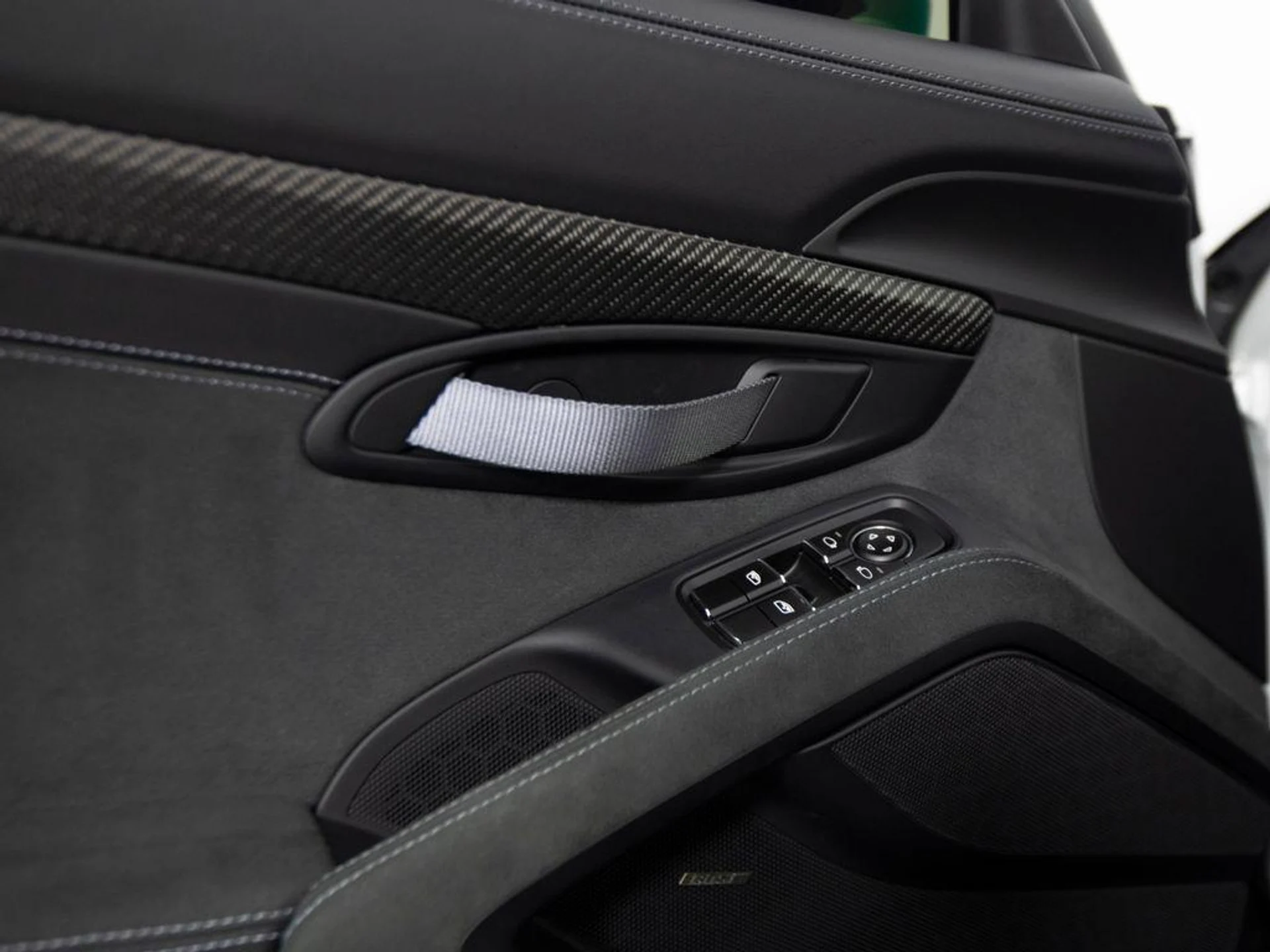 mph014_1485916176_z_Eia_Y5_V_Lcut_Mmtg_VBE_3f_N_Nl_KRR_4_47ddbdb528