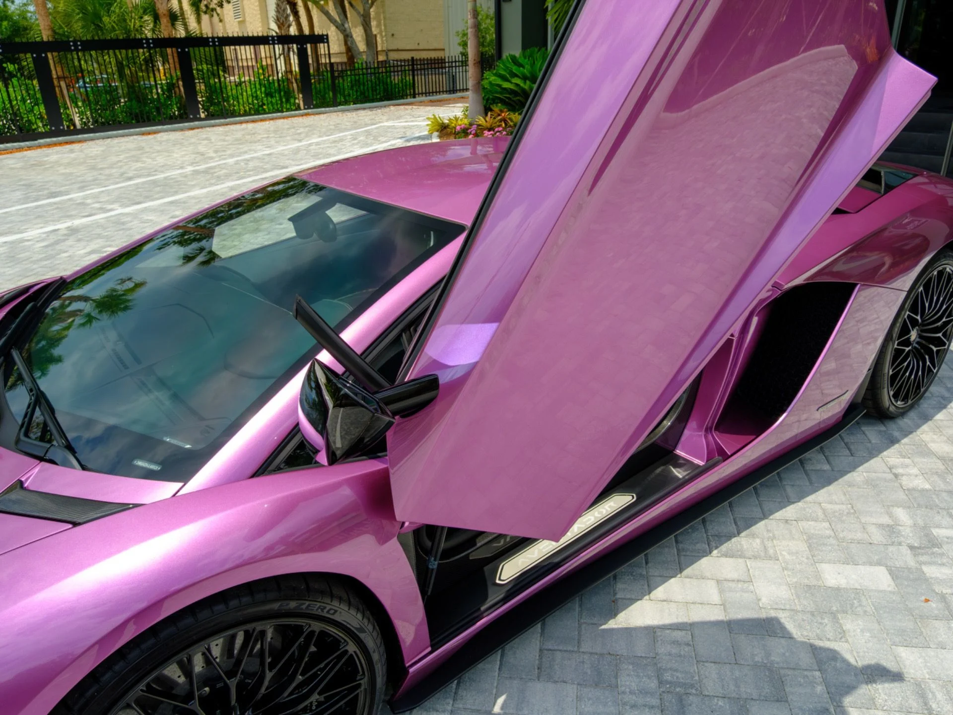mph014_1486261530_Used_2018_Lamborghini_Aventador_S_1778520653_4d7005124d