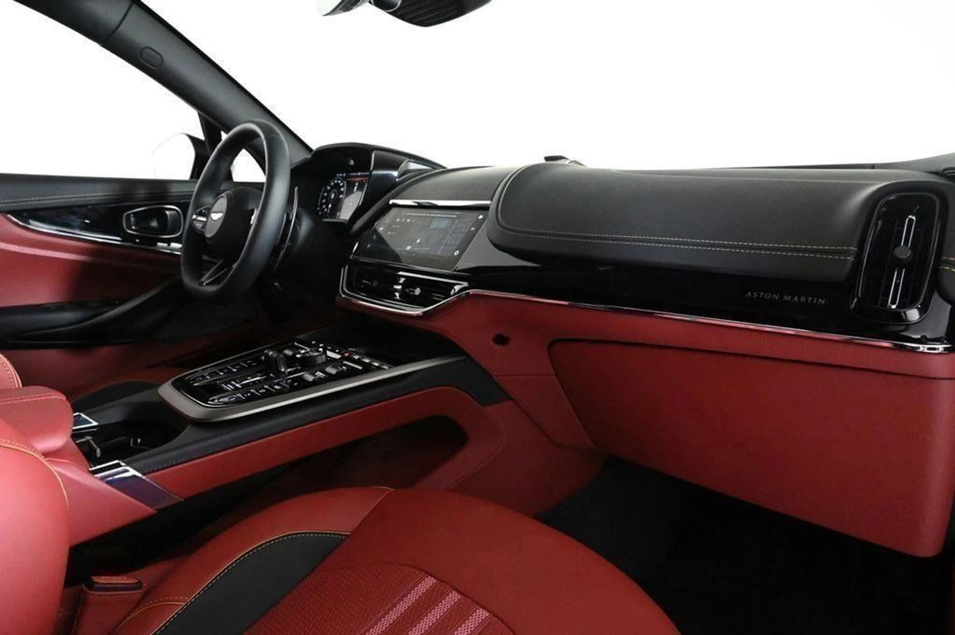 mph014_148996121_new_2025_aston_martin_dbx_707awd_11350_22854858_14_1024_2631d66afc