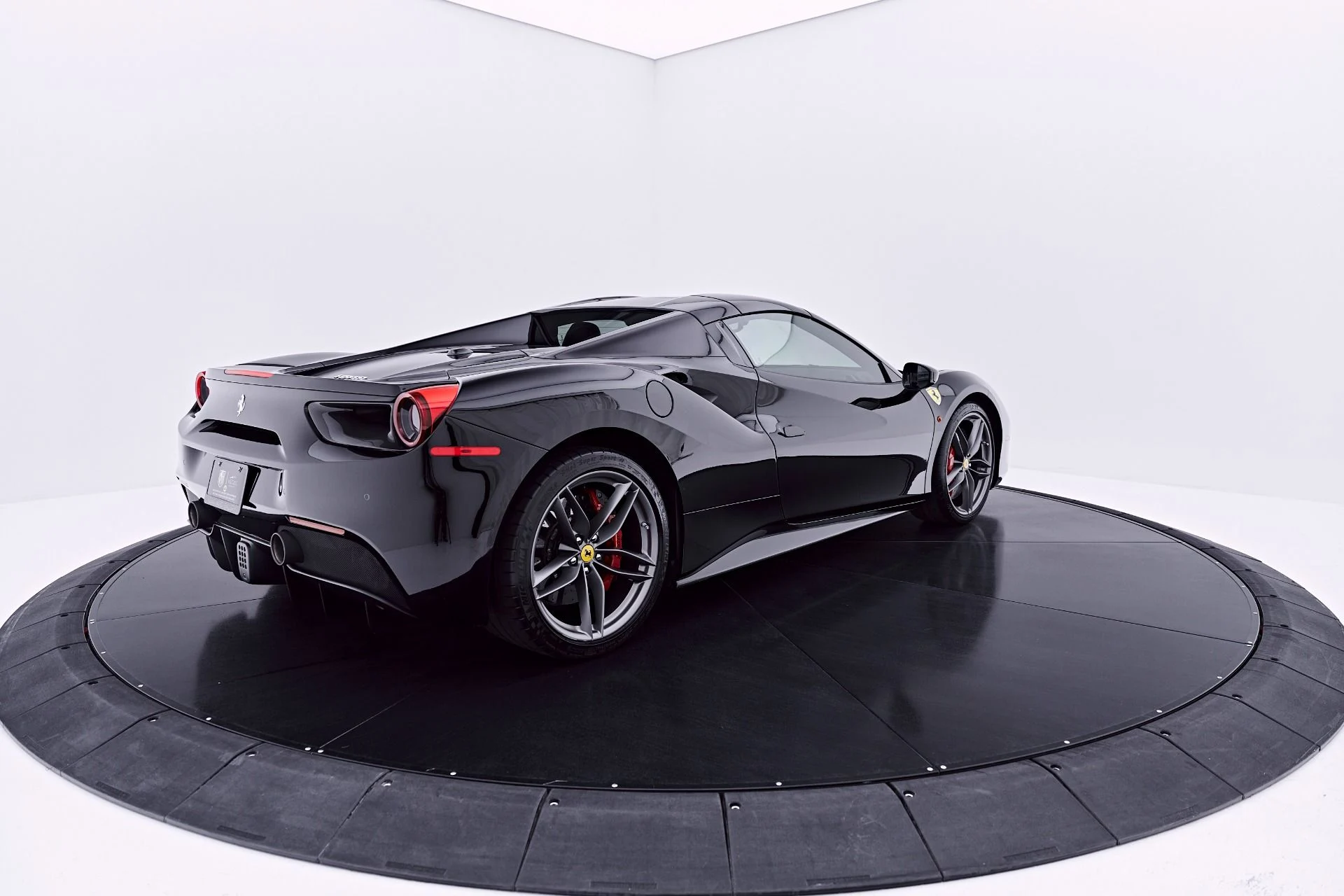 mph014_1501569269_Used_2018_Ferrari_488_Spider_Base_1782759809_9d27cb0874