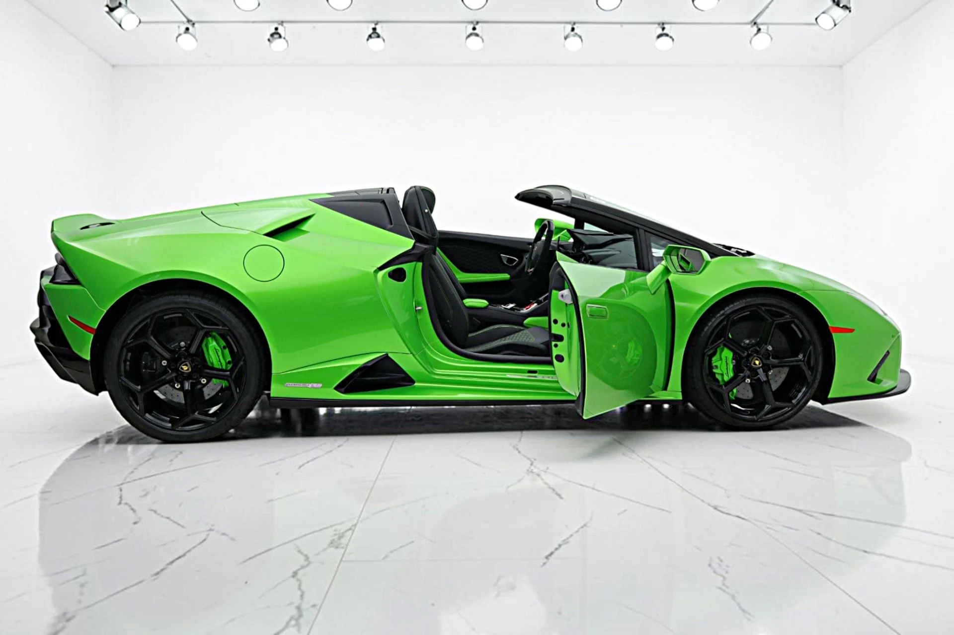 mph014_1525035606_Used_2023_Lamborghini_Huracan_EVO_Spyder_RWD_SELEZIONE_PRE_OWNED_CERTIFIED_d650039c45