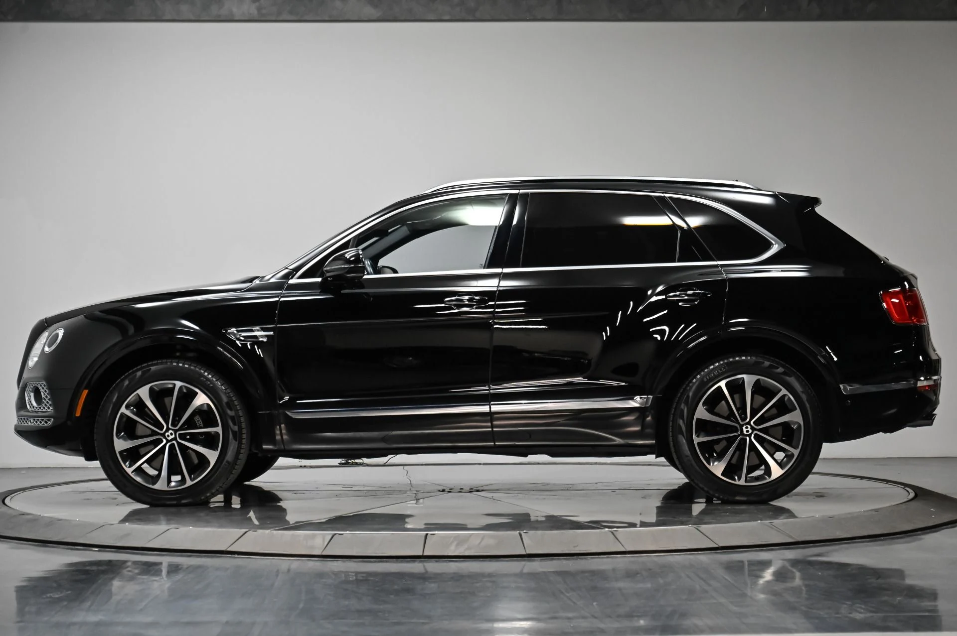 mph014_1525071980_Used_2018_Bentley_Bentayga_W12_1756239179_f59710801a